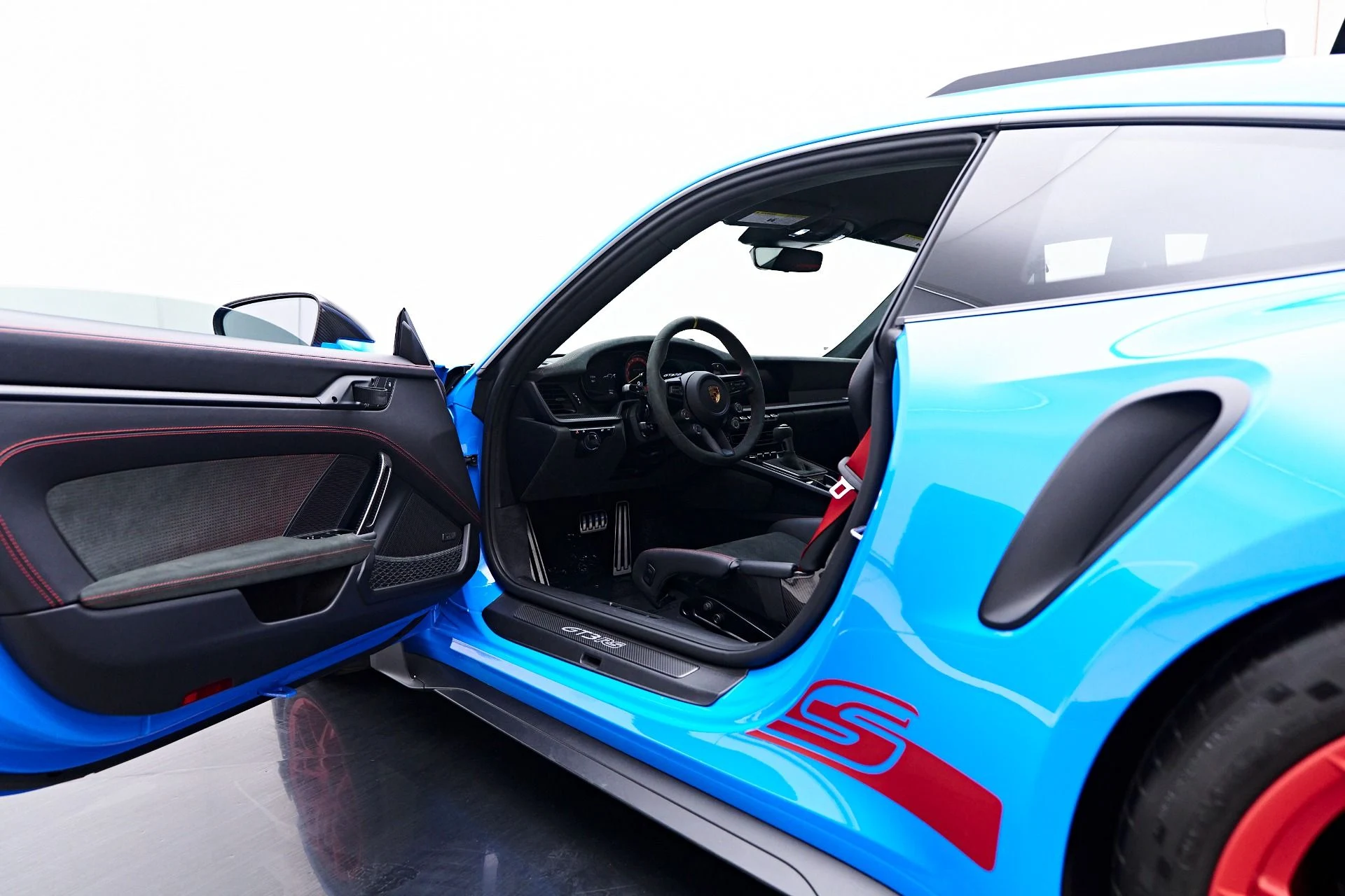 mph046_4294581207_Used_2024_Porsche_911_GT_3_RS_1754618646_e57a1269ad