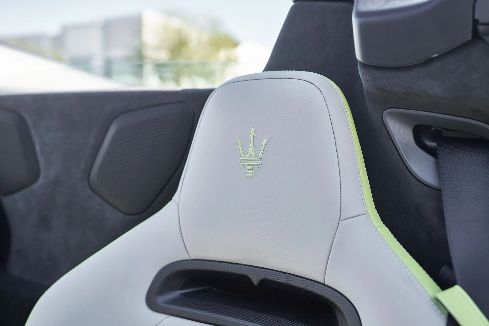 mph046_492379140_Used_2023_Maserati_MC_20_Cielo_1761946934_83dc5ab464