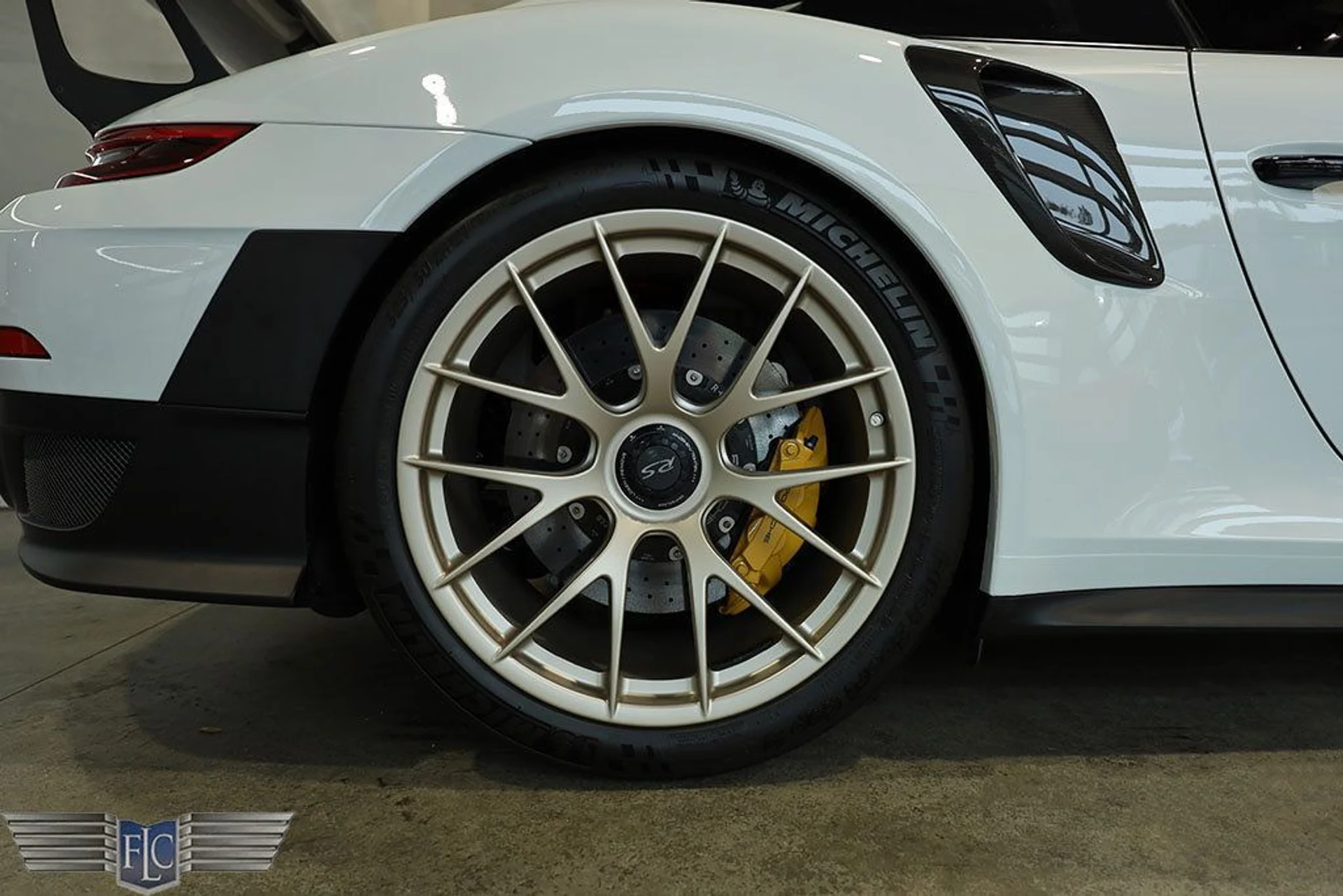 mph046_500681848_used_2018_porsche_911_gt2rs_9689_22985277_47_1024_ad90f93d71