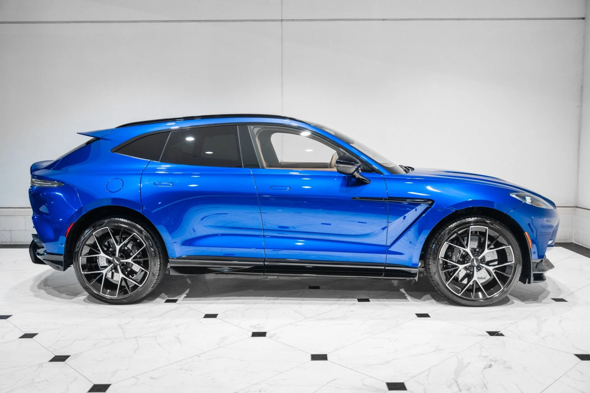 mph046_503428136_New_2026_Aston_Martin_DBX_707_1780939775_fc56d21dac