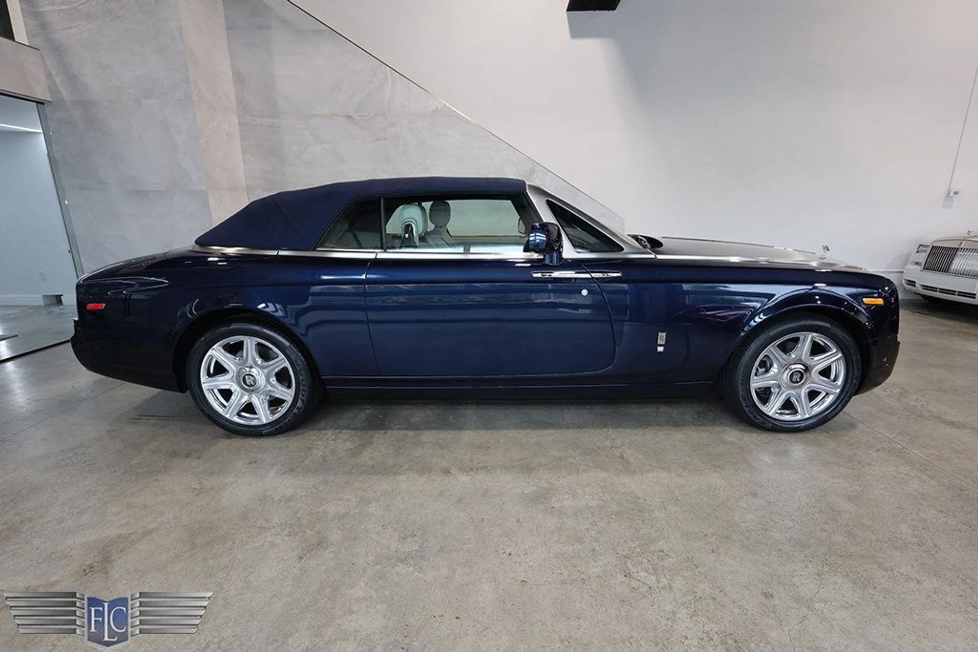 mph046_520863710_used_2013_rolls_royce_phantom_coupe_2drdrophead_9689_22930572_47_1024_e652c27901