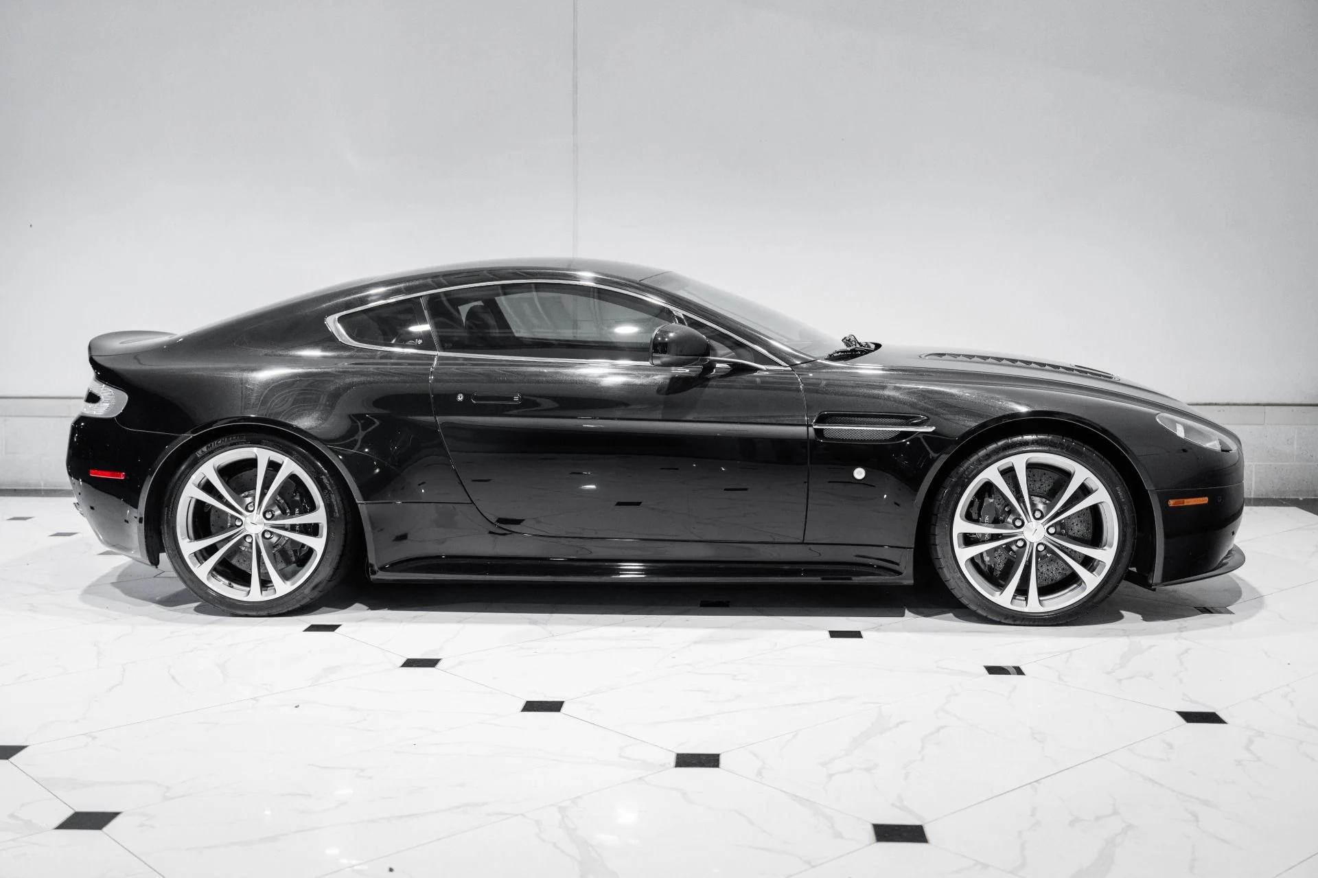 mph046_521140083_Used_2011_Aston_Martin_V12_Vantage_1762183015_ca928bb1b1