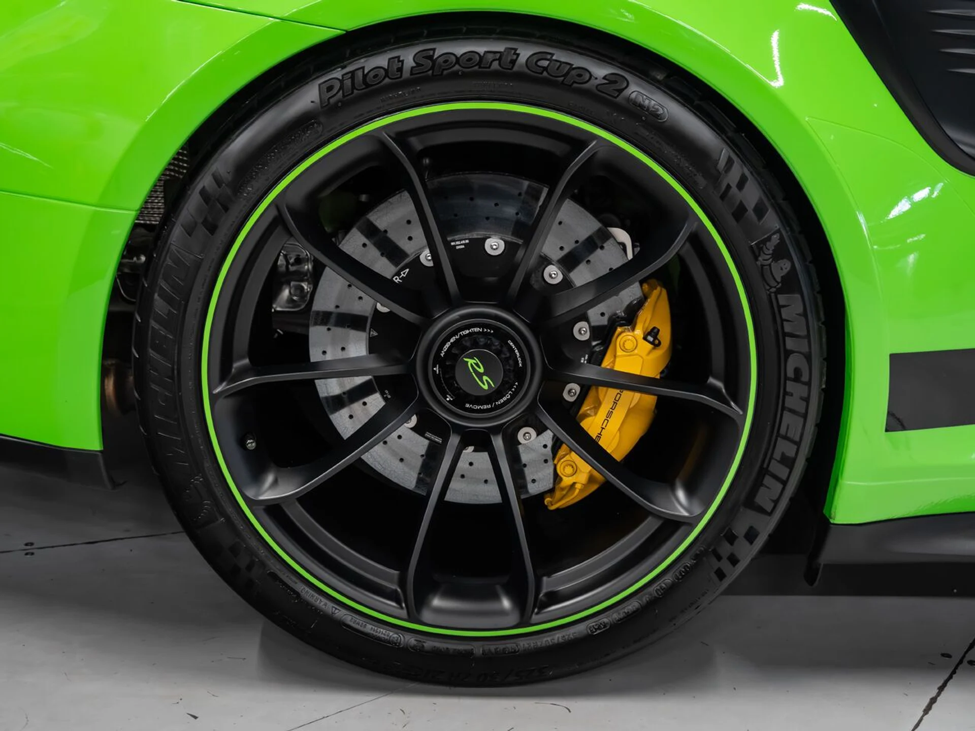 mph046_525132675_porsche_911_2019_30efffb829