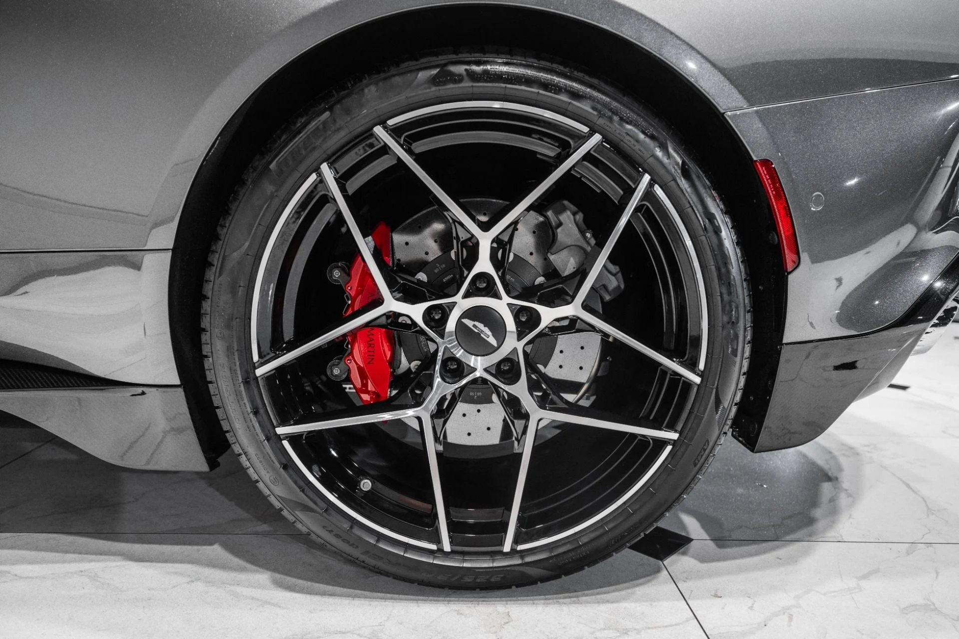 mph046_553377401_New_2027_ASTON_MARTIN_VANQUISH_1787329895_7c8fd75e4d