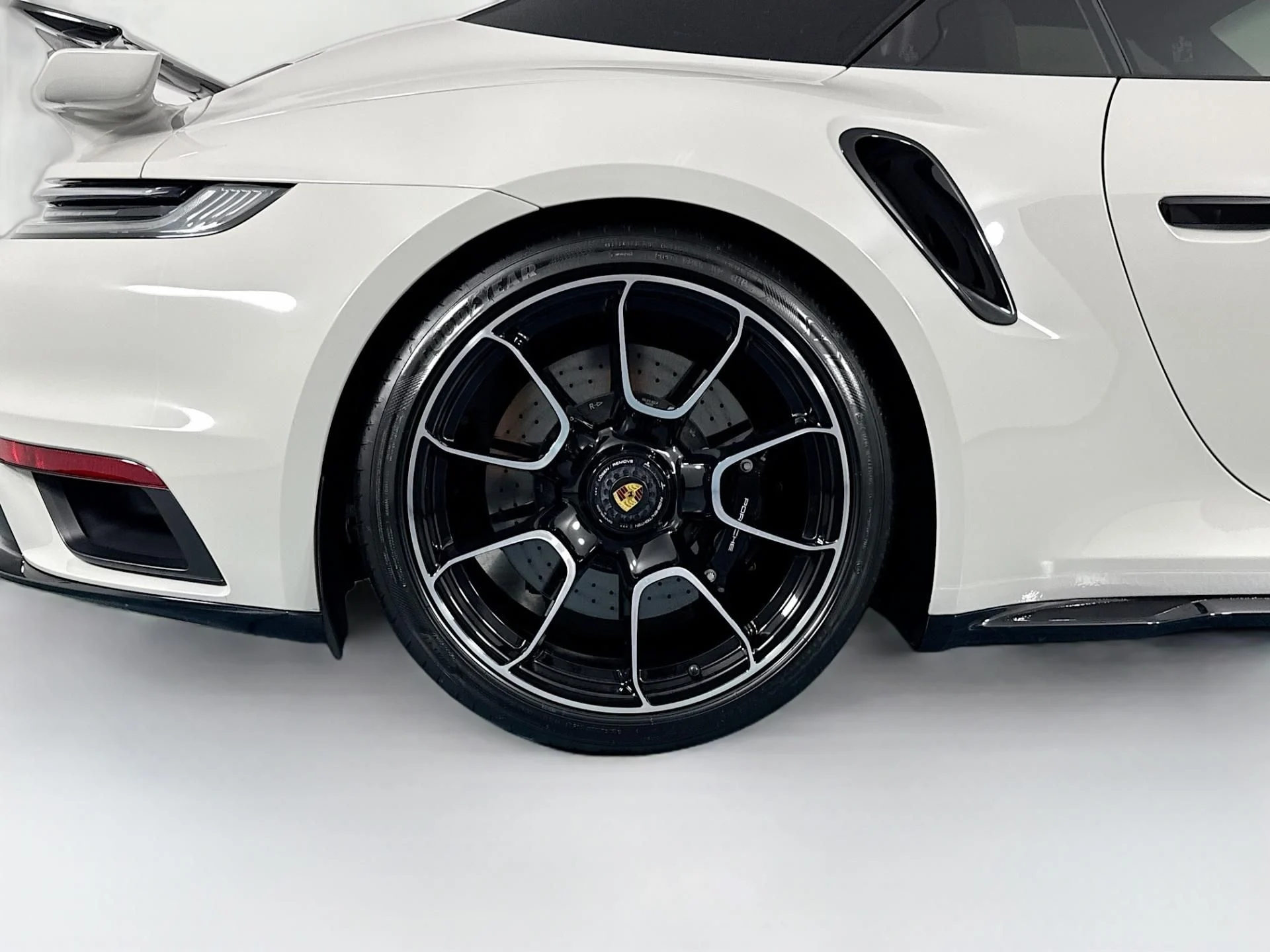 mph046_580844553_Used_2025_Porsche_911_Turbo_S_1785281658_88bf17acb4