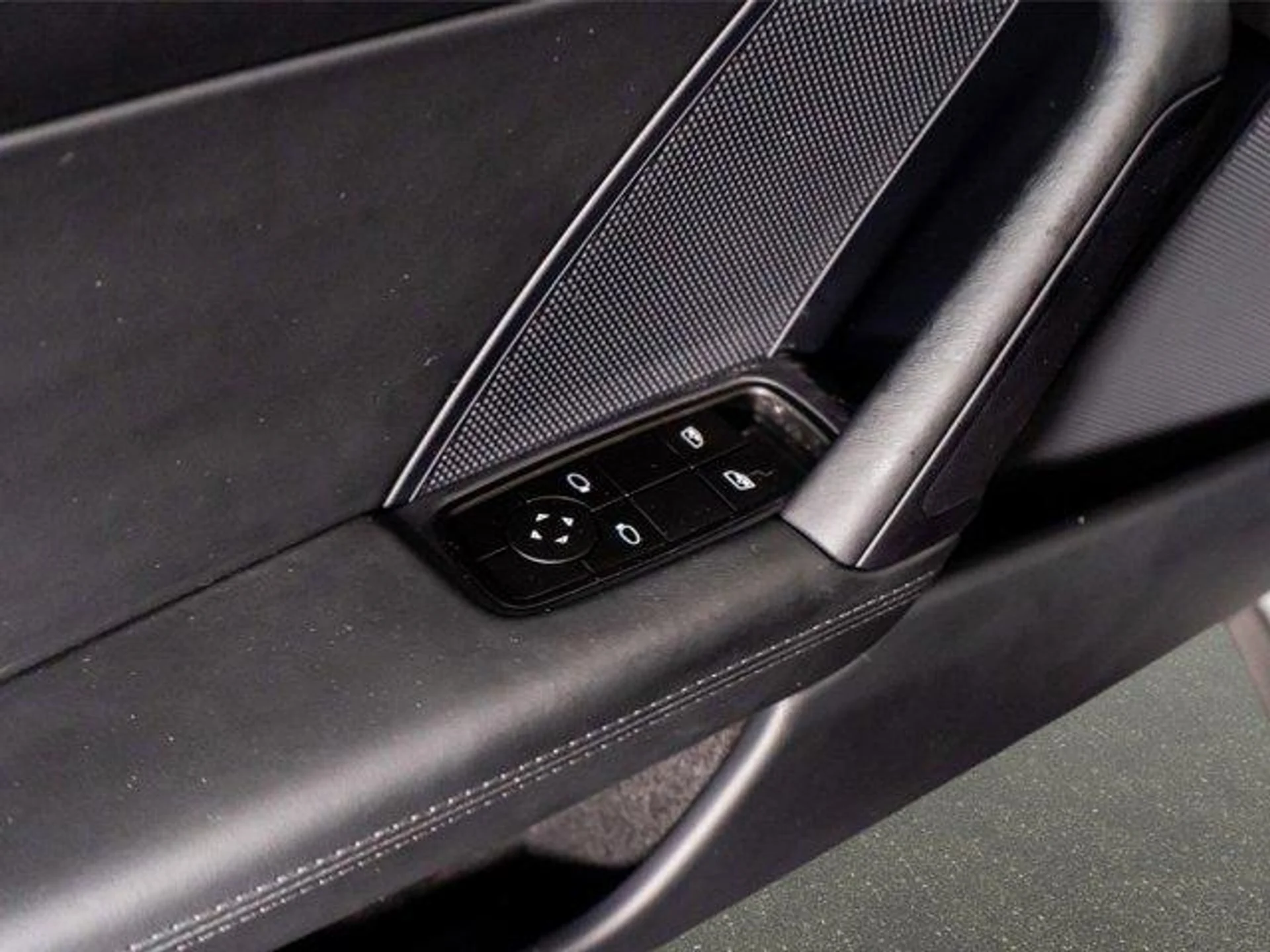 mph046_602886635_7s_z4_J7_Lniq_Y_Pnx_Ek_Jcrav4_UF_9s_f4051d8f4c