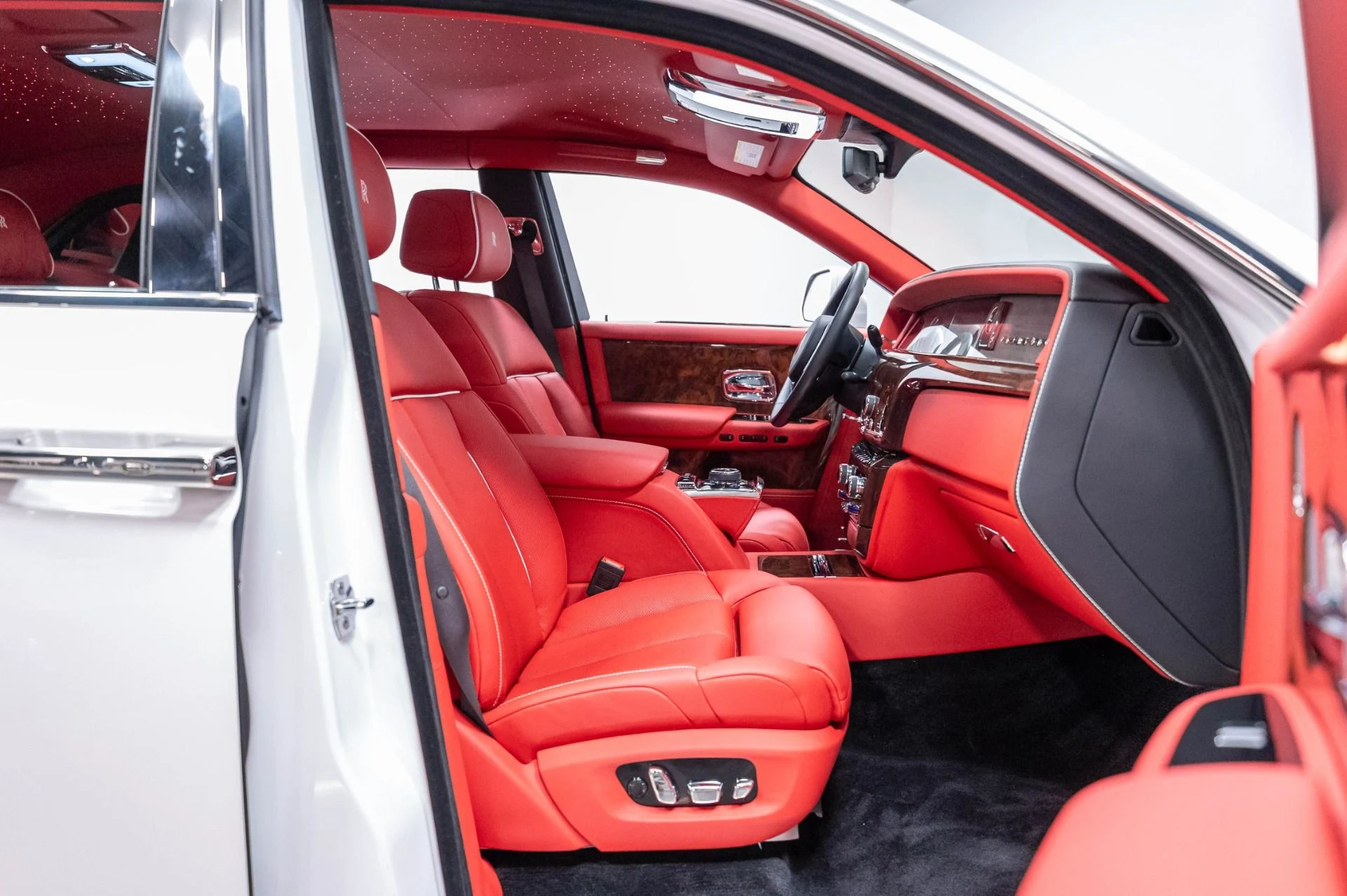 mph046_63996310_Used_2019_Rolls_Royce_Phantom_1787168421_d3d6e669ee