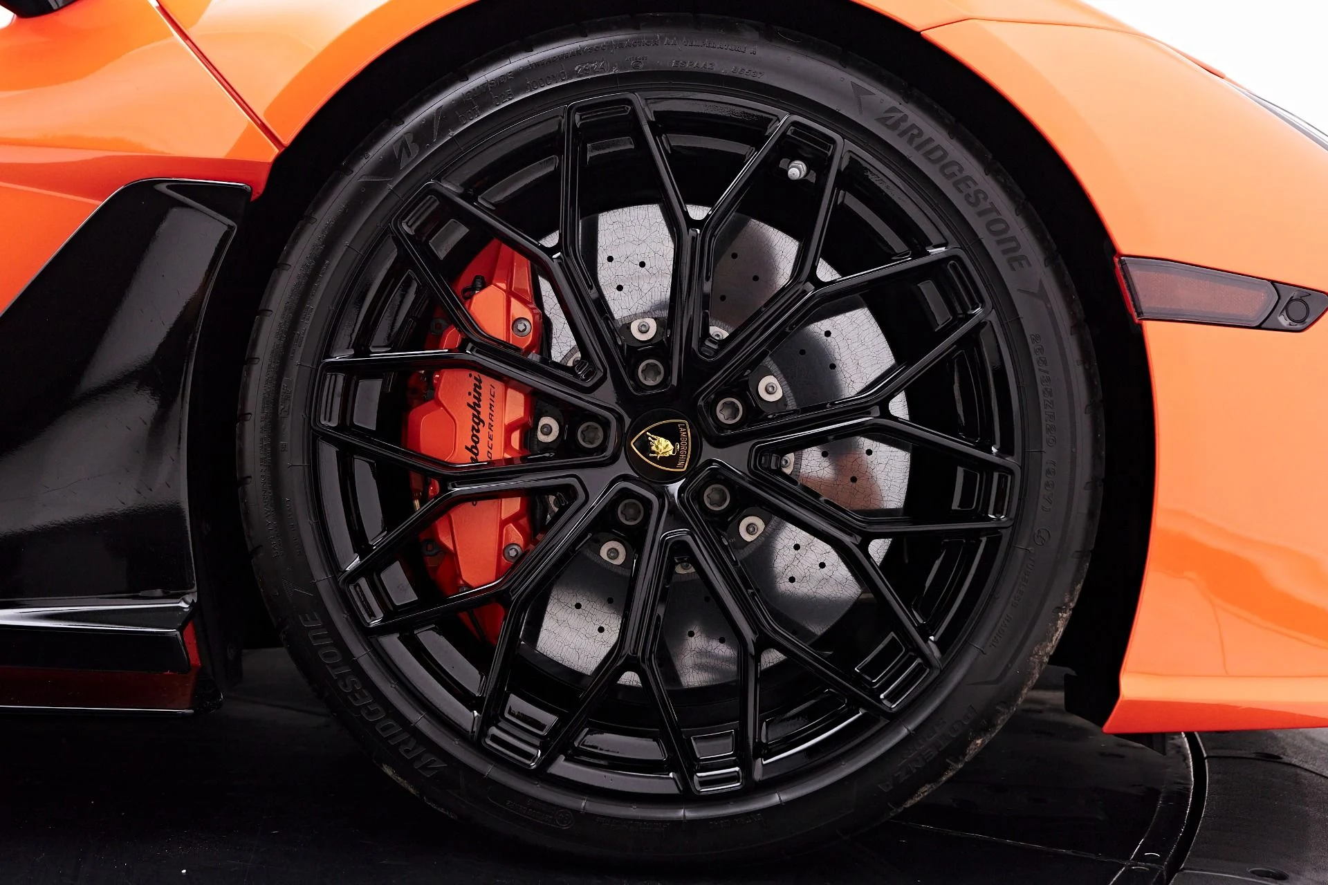 mph046_646504635_Used_2024_Lamborghini_Revuelto_Base_1755224841_e8148dcf56