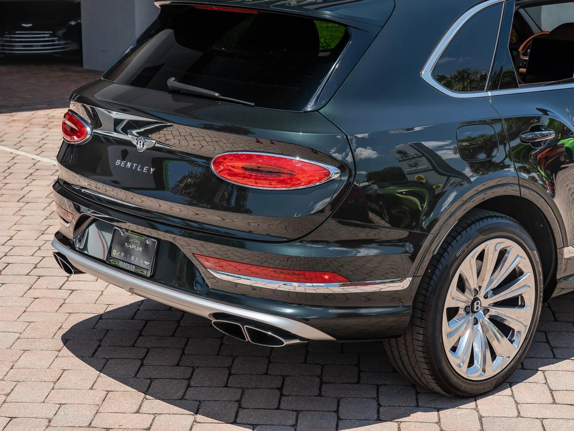mph046_665145753_Used_2023_Bentley_Bentayga_EWB_V8_1778364322_518fe3a7c0