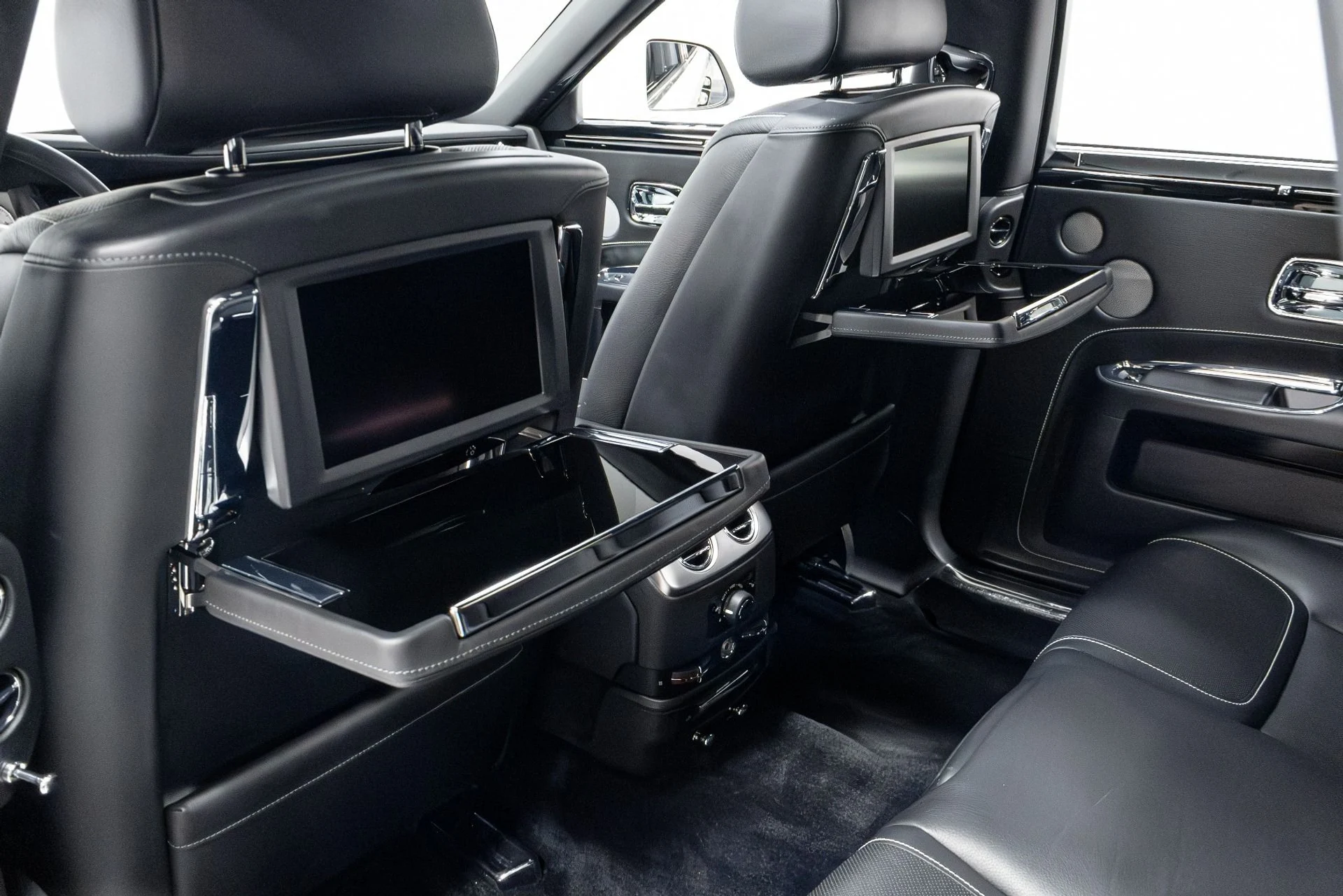 mph046_679414412_Used_2016_Rolls_Royce_Ghost_1775019332_e197af44c8