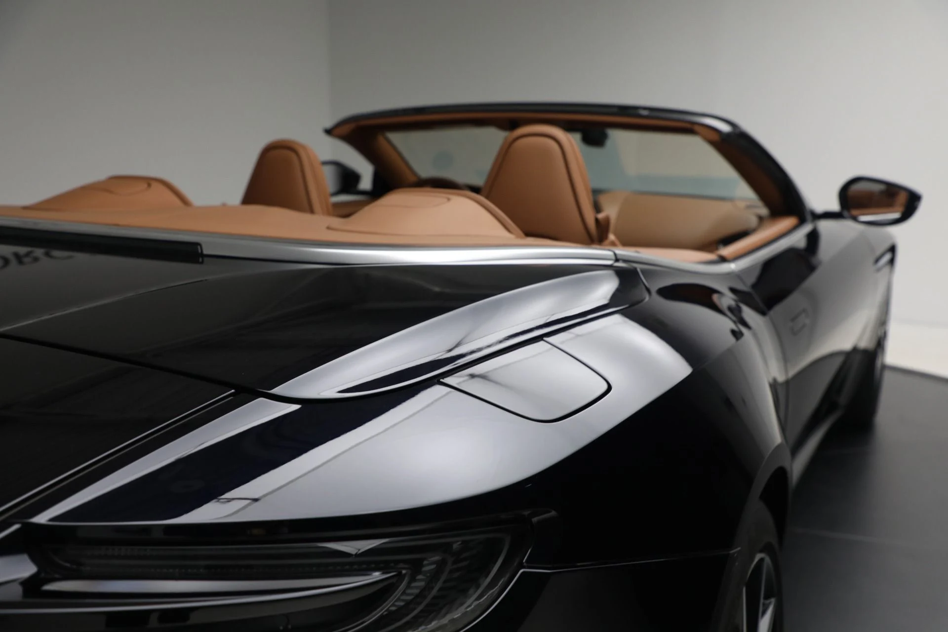 mph046_699717628_Used_2022_Aston_Martin_DB_11_Volante_4b446918ba