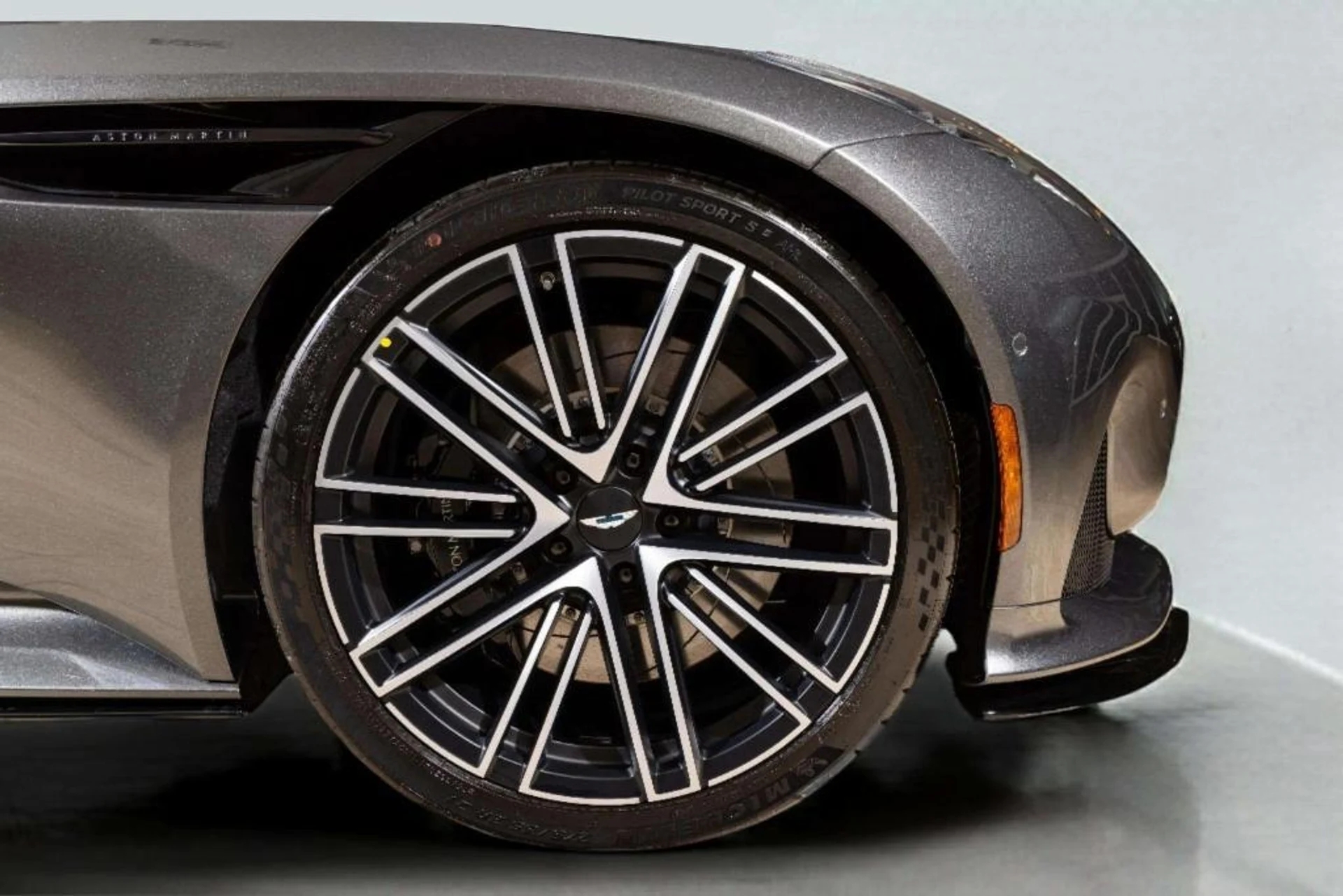 mph046_715342681_Edl_Yy_QY_2s_FHM_Xq1_G_1_K6_Zht_Qr_NI_8476b9d798