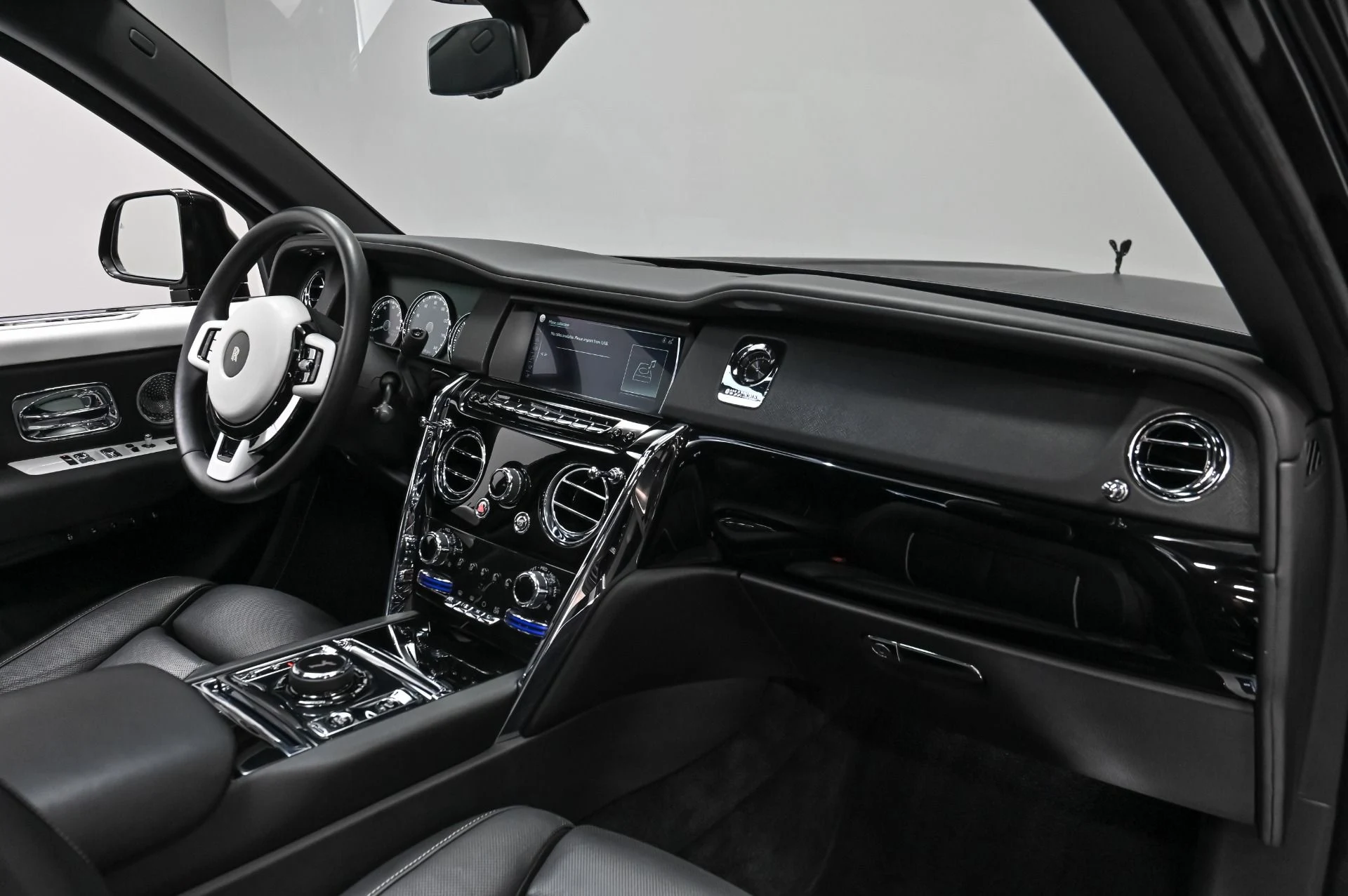 mph046_718069156_Used_2019_Rolls_Royce_Cullinan_1761408905_7405821ca4