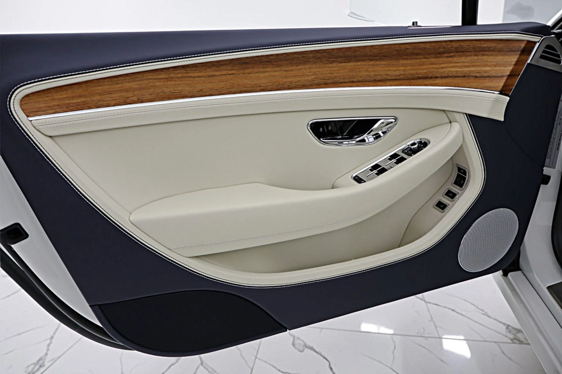 mph046_734119551_New_2026_Bentley_Continental_GTC_ebc415e6da