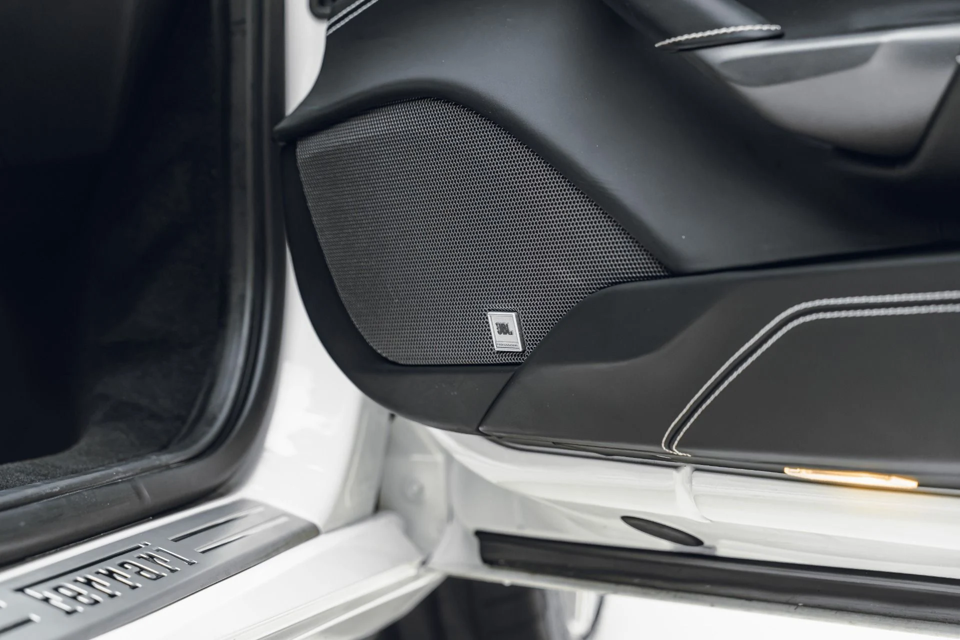 mph046_735127559_Used_2018_Ferrari_488_GTB_1781823545_67b0bdedd1