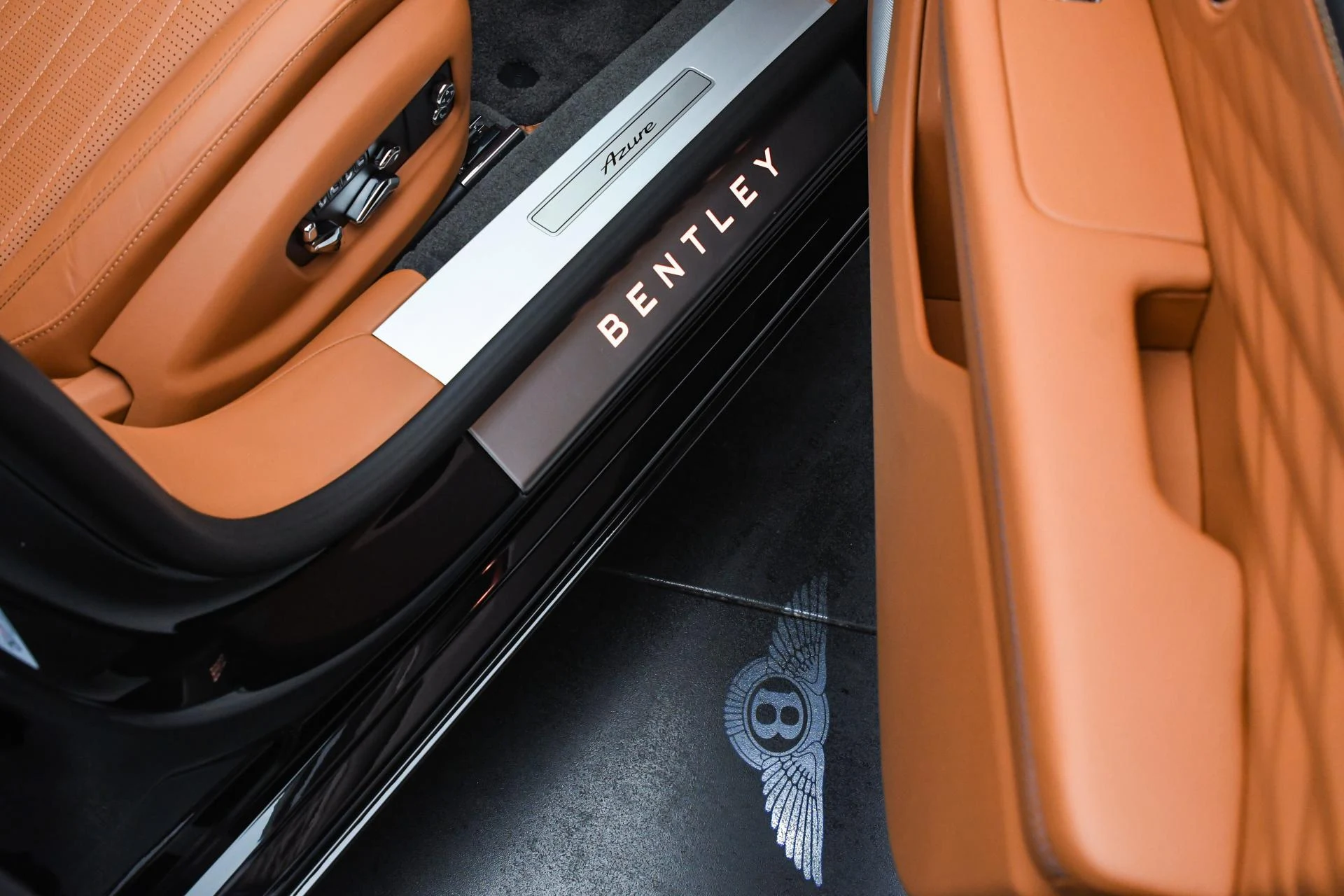 mph046_741339277_Used_2023_Bentley_Flying_Spur_Azure_1755332960_5620fd76ad