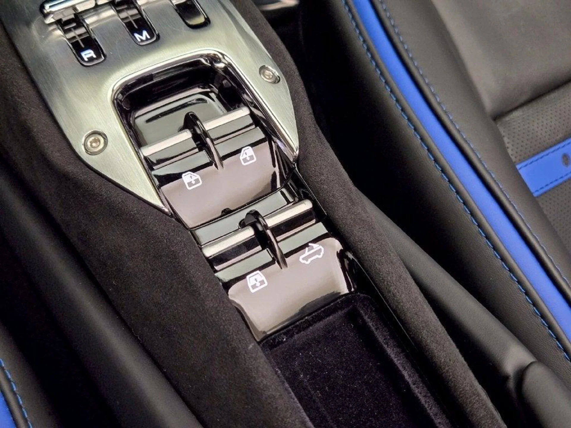 mph046_78293381_Used_2026_Ferrari_296_GTS_1791546937_8f64c39037