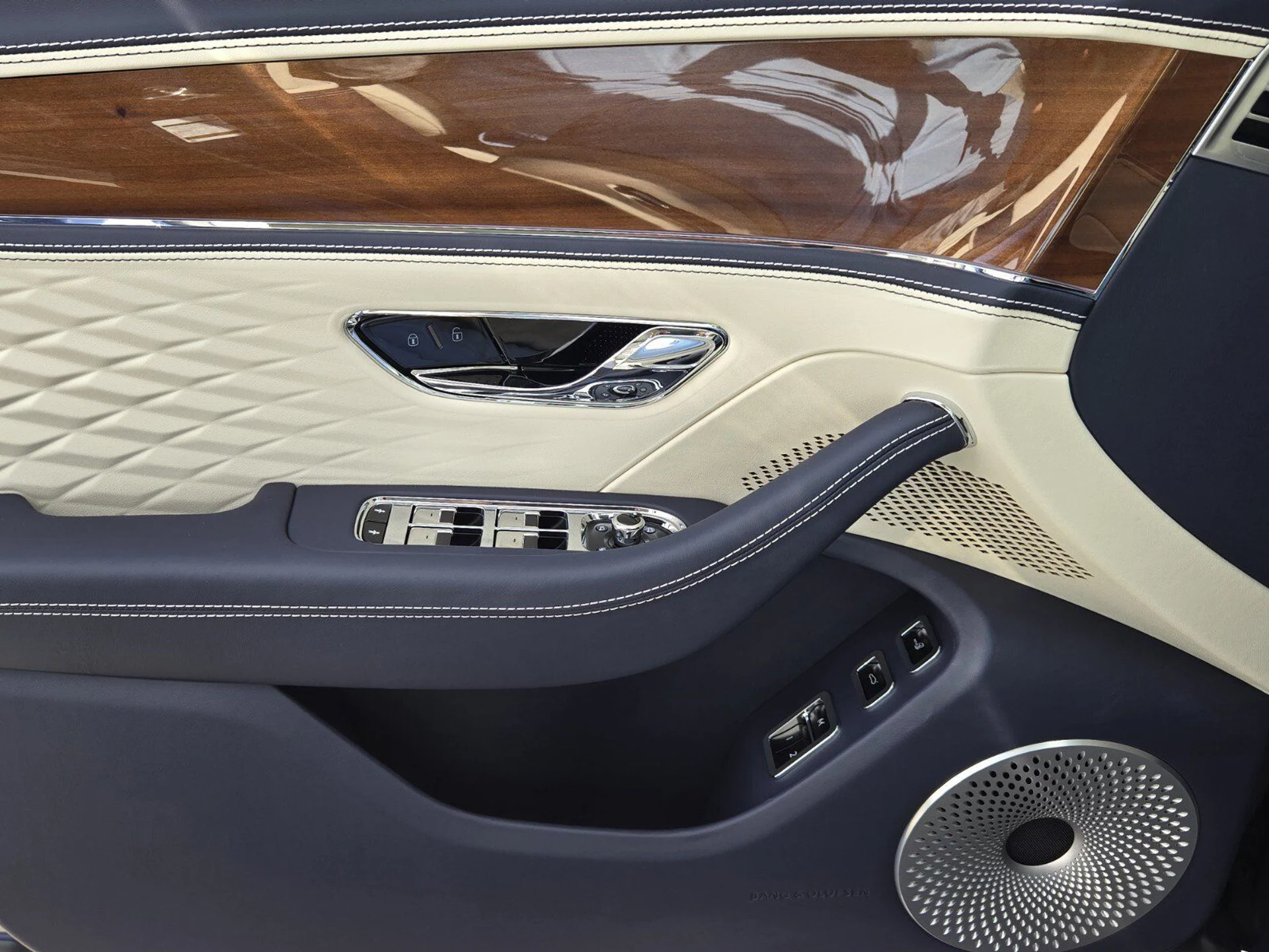 mph046_827823774_e69ebf4a062c9f5f6f46a5ebbeb5b92ex_f46d280844