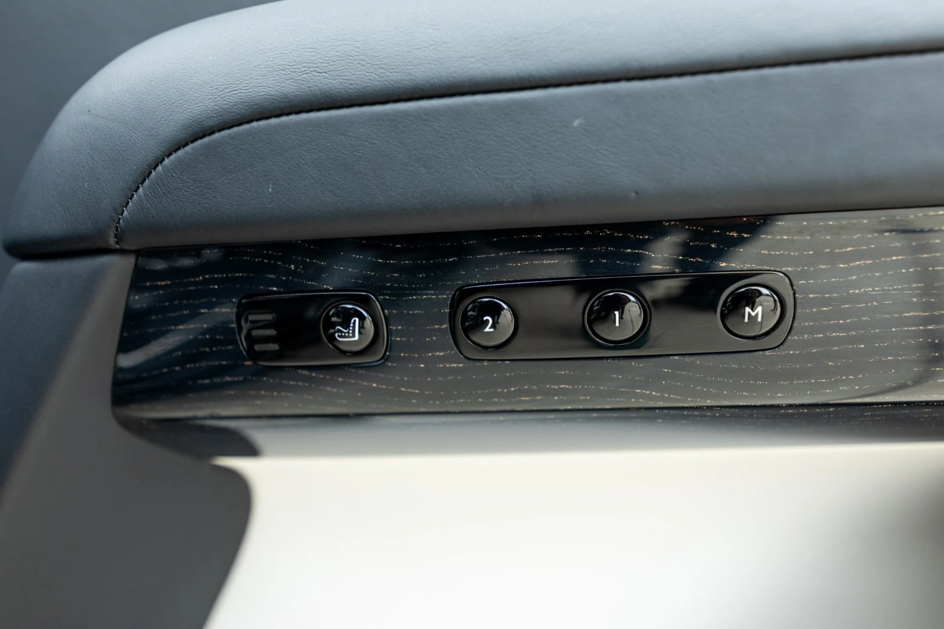 mph046_8409596_Used_2021_Rolls_Royce_Ghost_EWB_1768869200_bcedf8caba