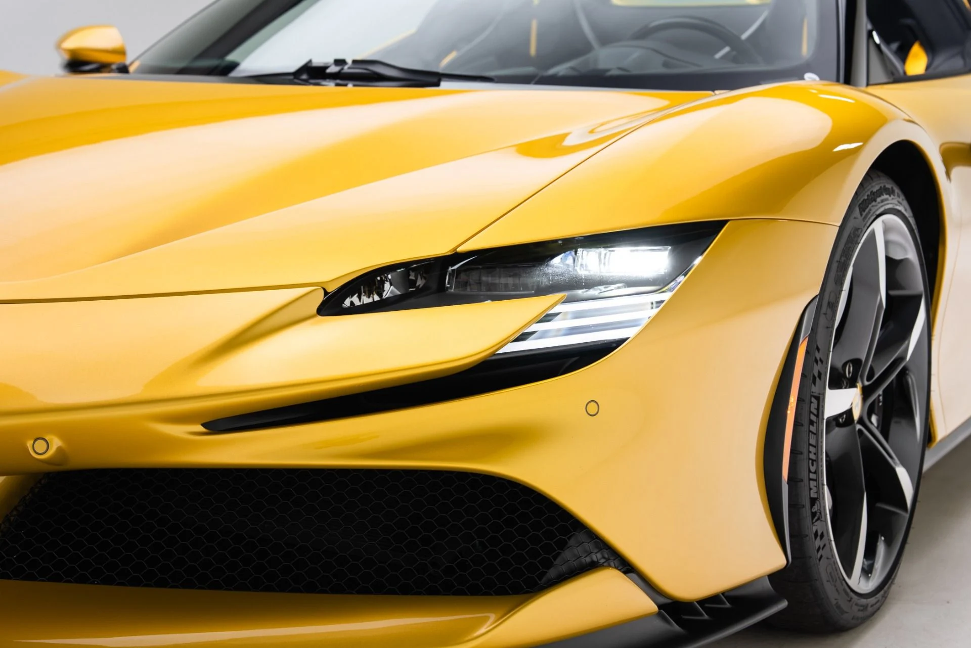 mph046_871875884_Used_2023_Ferrari_SF_90_Spider_1770940732_bdb3ffb799