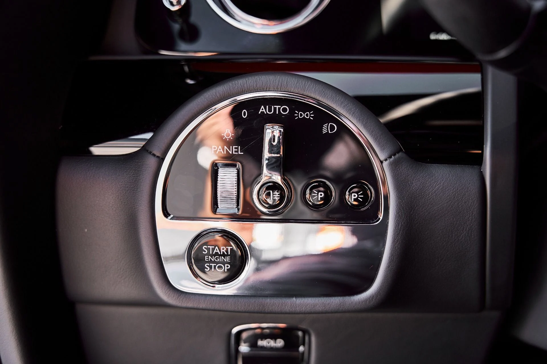 mph046_89207725_Used_2025_Rolls_Royce_Spectre_Base_1775246553_faa7e854e4