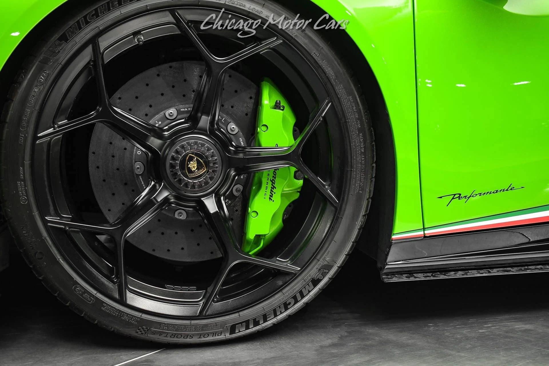 mph046_923178255_9835_p47_l_84a6edd2d3