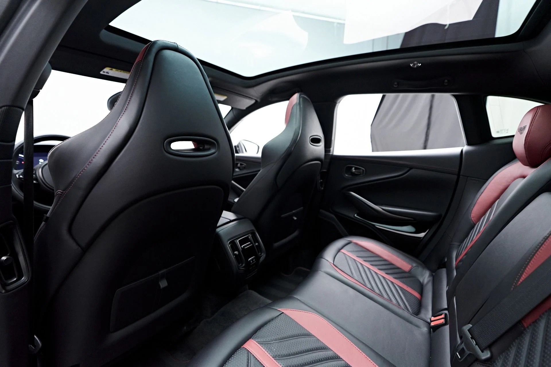 mph046_934175329_Used_2023_Aston_Martin_DBX_707_1754786768_4f5a6e6fcd