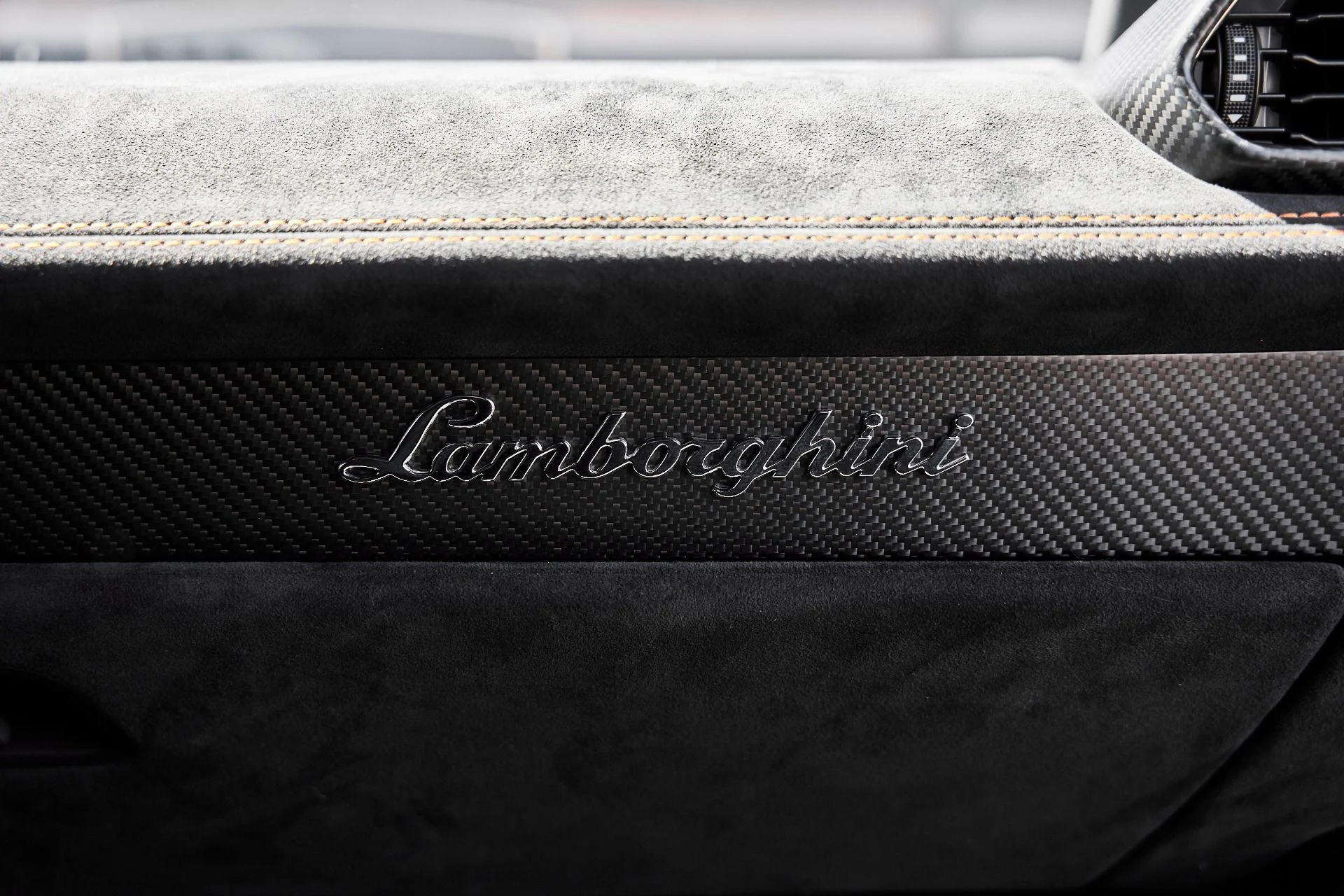 mph046_951135129_Used_2023_Lamborghini_Huracan_Sterrato_Base_1776823469_c9f7721f1f