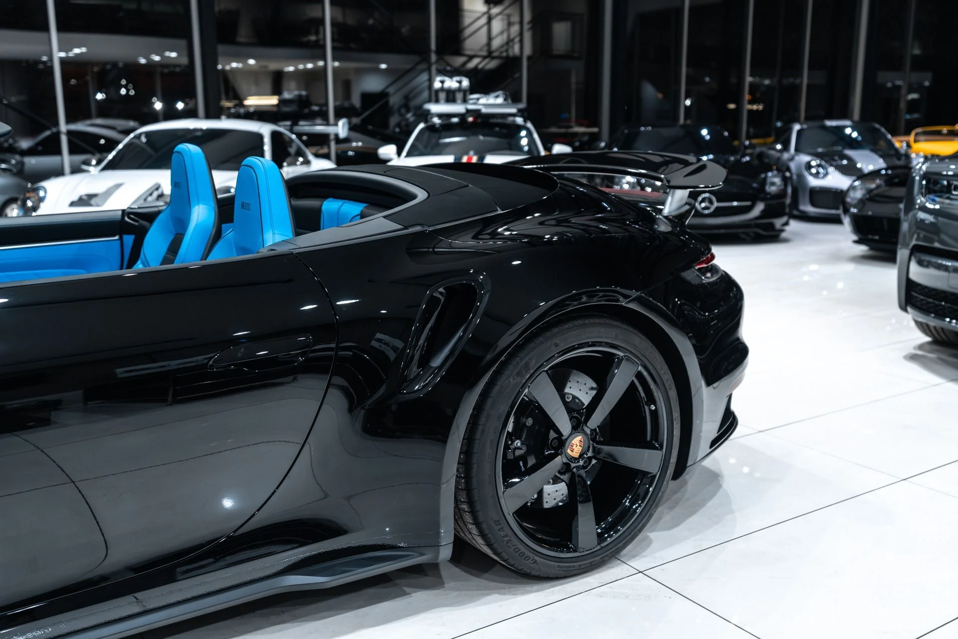 mph046_958673163_11198_p47_l_b97ff753ae