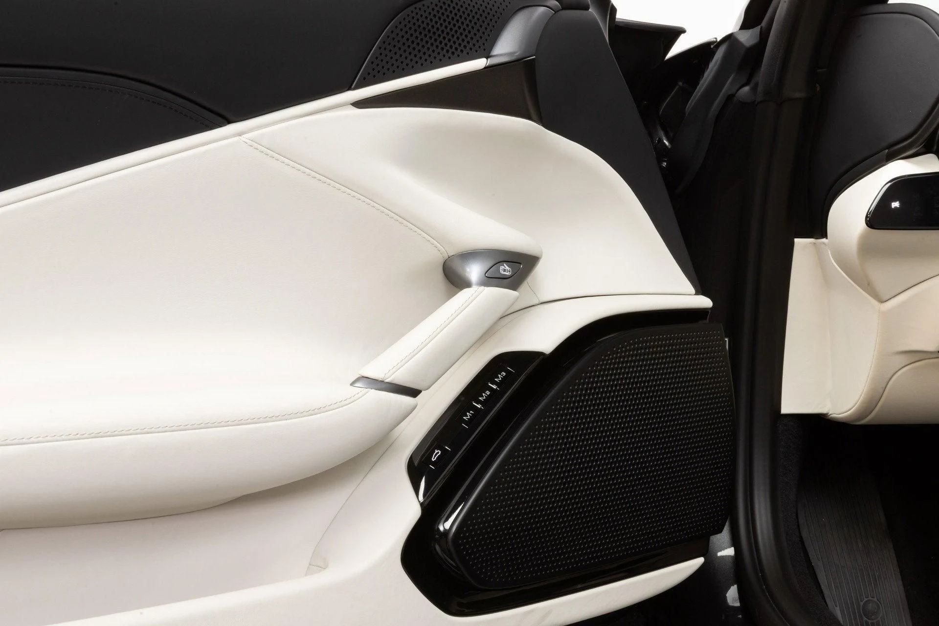 mph046_963110790_Used_2024_Ferrari_Roma_Spider_1777367382_d1ad1155f9