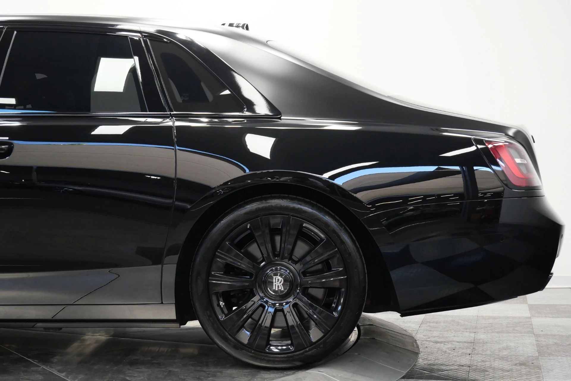 mph046_963703_Used_2022_Rolls_Royce_Ghost_1773938186_e2a5d80f06