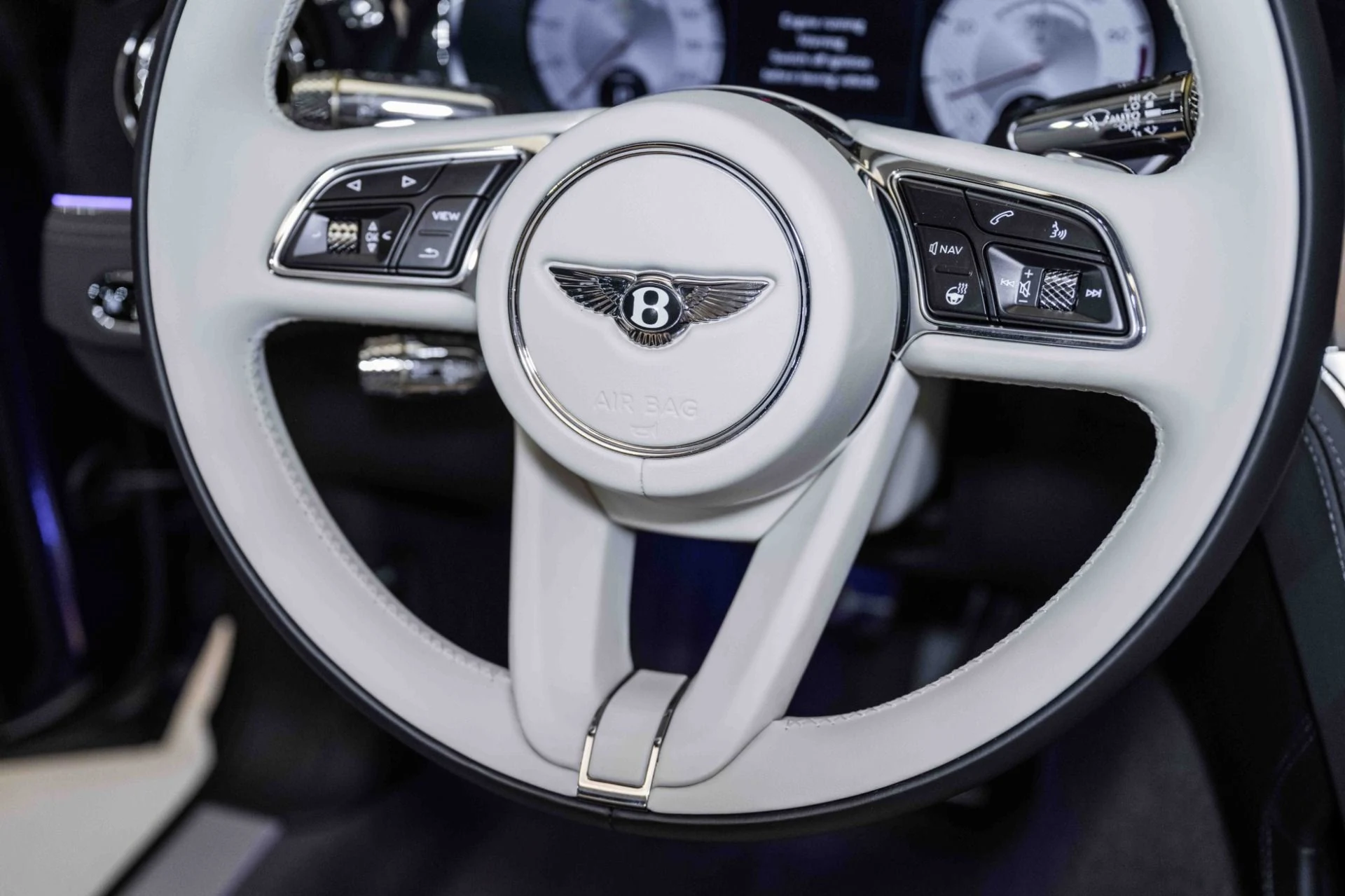 mph046_96594706_Used_2024_Bentley_Continental_GTC_Mulliner_W12_1718978095_a64fffad0f