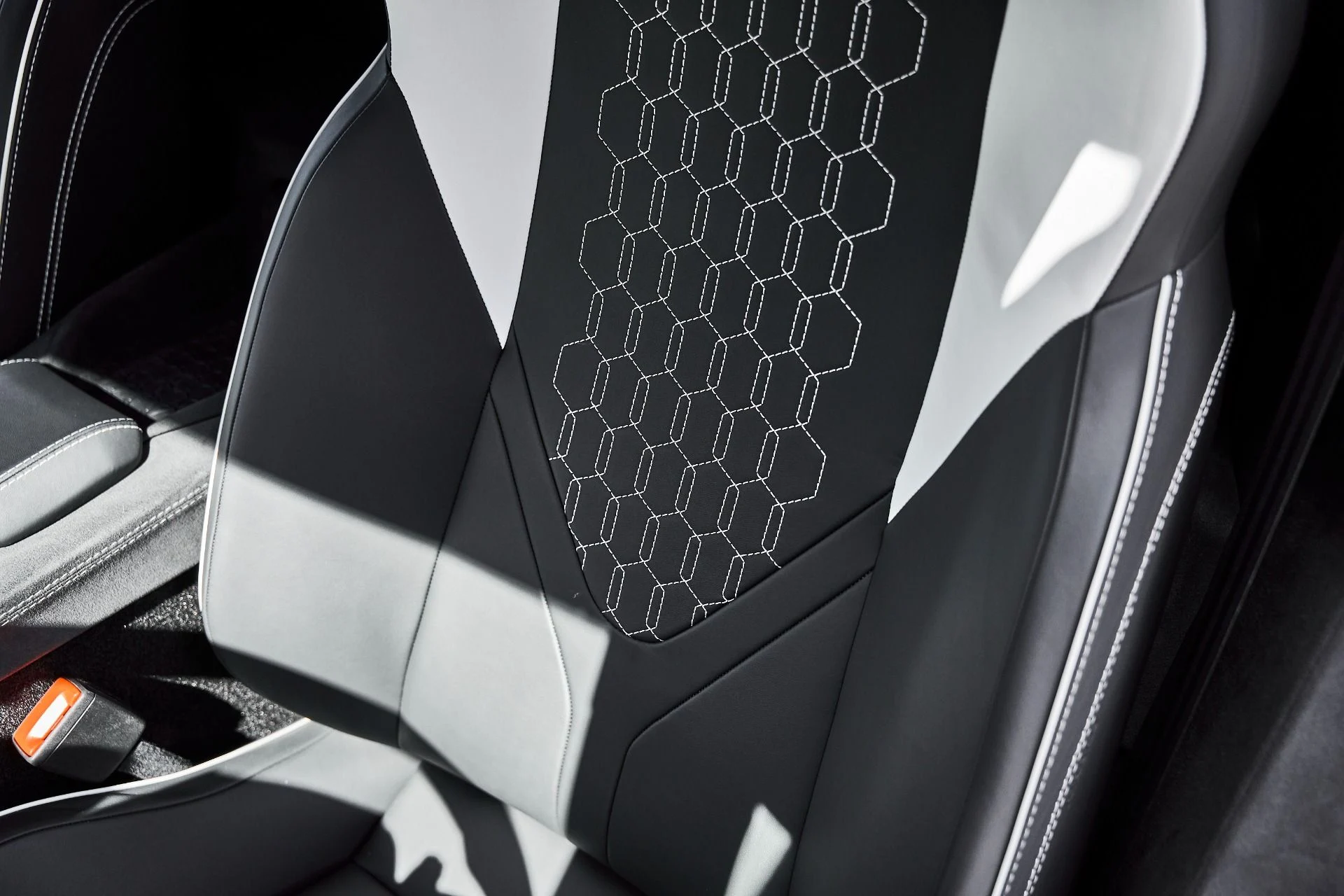 mph046_967577102_Used_2026_Lamborghini_Revuelto_Base_1777078423_42c9229d5e