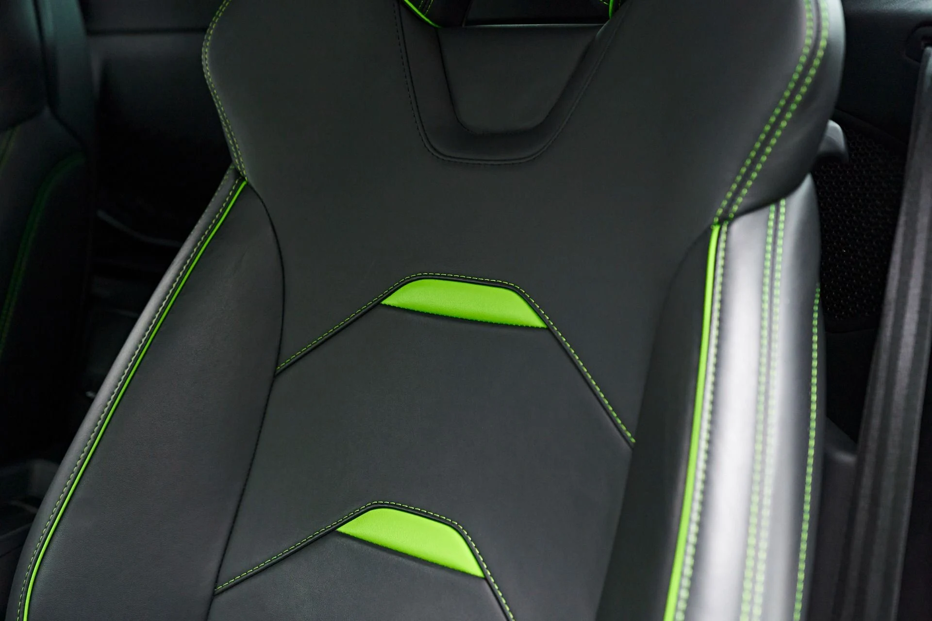 mph046_998711313_Used_2021_Lamborghini_Huracan_EVO_Base_1709921789_20a914fed9