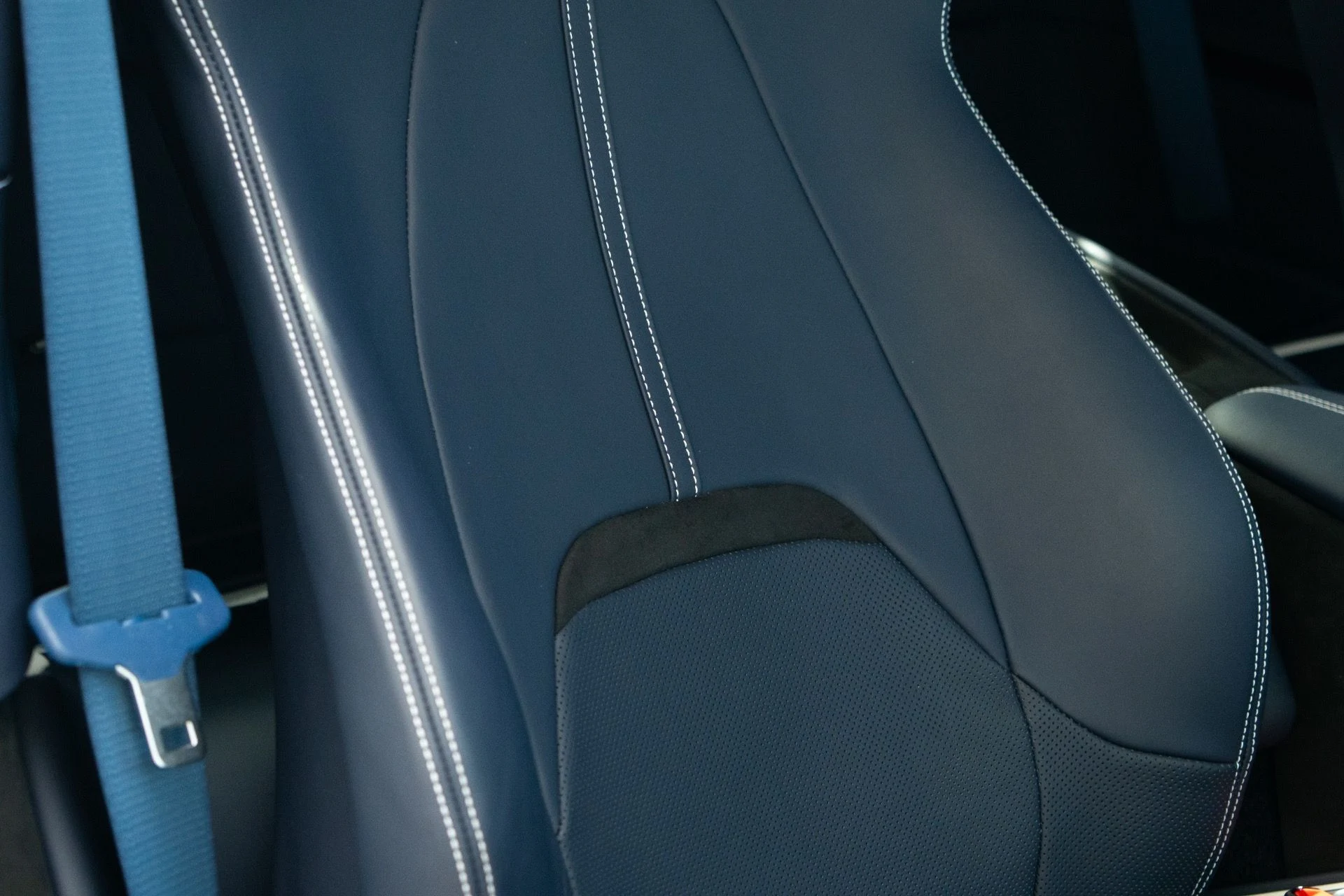 mph047_1012112971_Used_2022_Ferrari_Roma_1764790245_9e0df52439