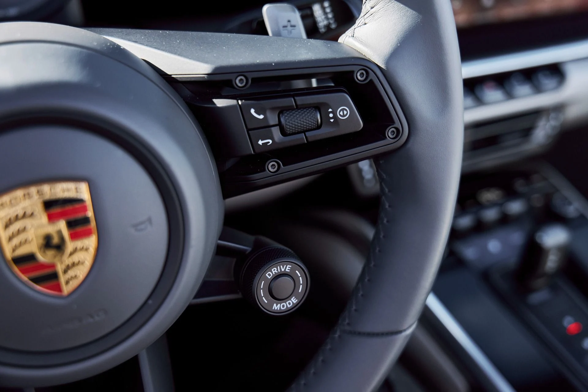 mph047_1014345540_Used_2022_Porsche_911_Turbo_S_1770670658_1943432510