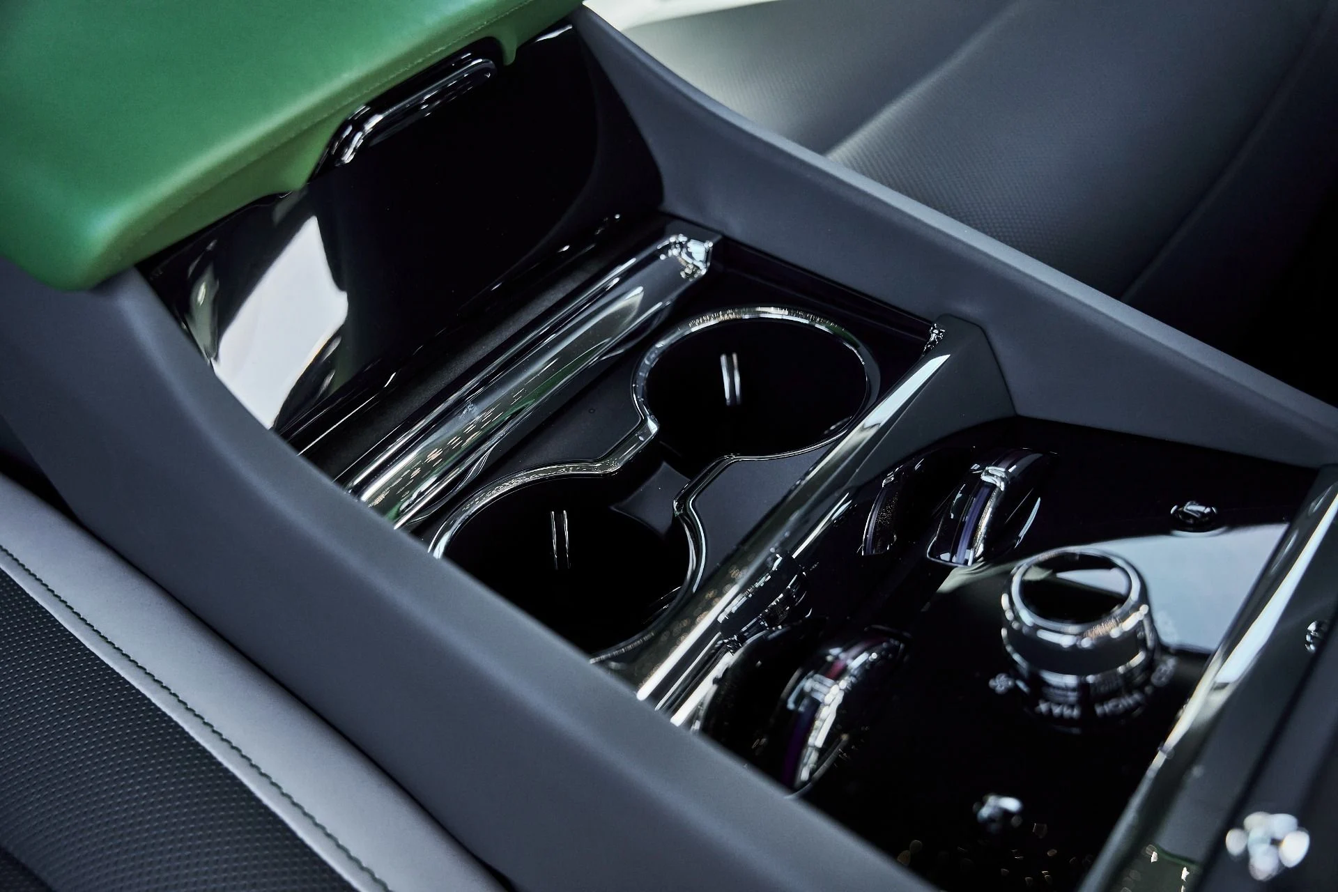 mph047_1015426729_Used_2024_Rolls_Royce_Spectre_Mansory_1776840099_33ea259915