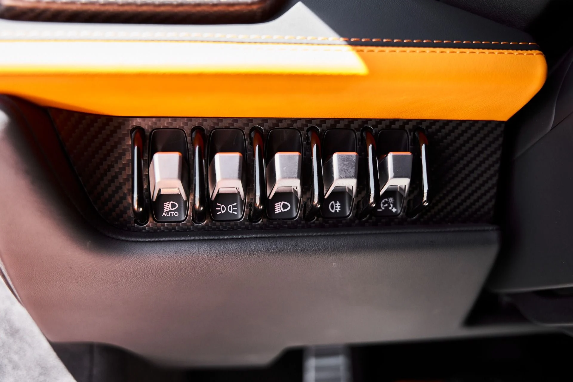 mph047_1029275954_Used_2023_Lamborghini_Huracan_Tecnica_Base_1777011681_6d76bd369a