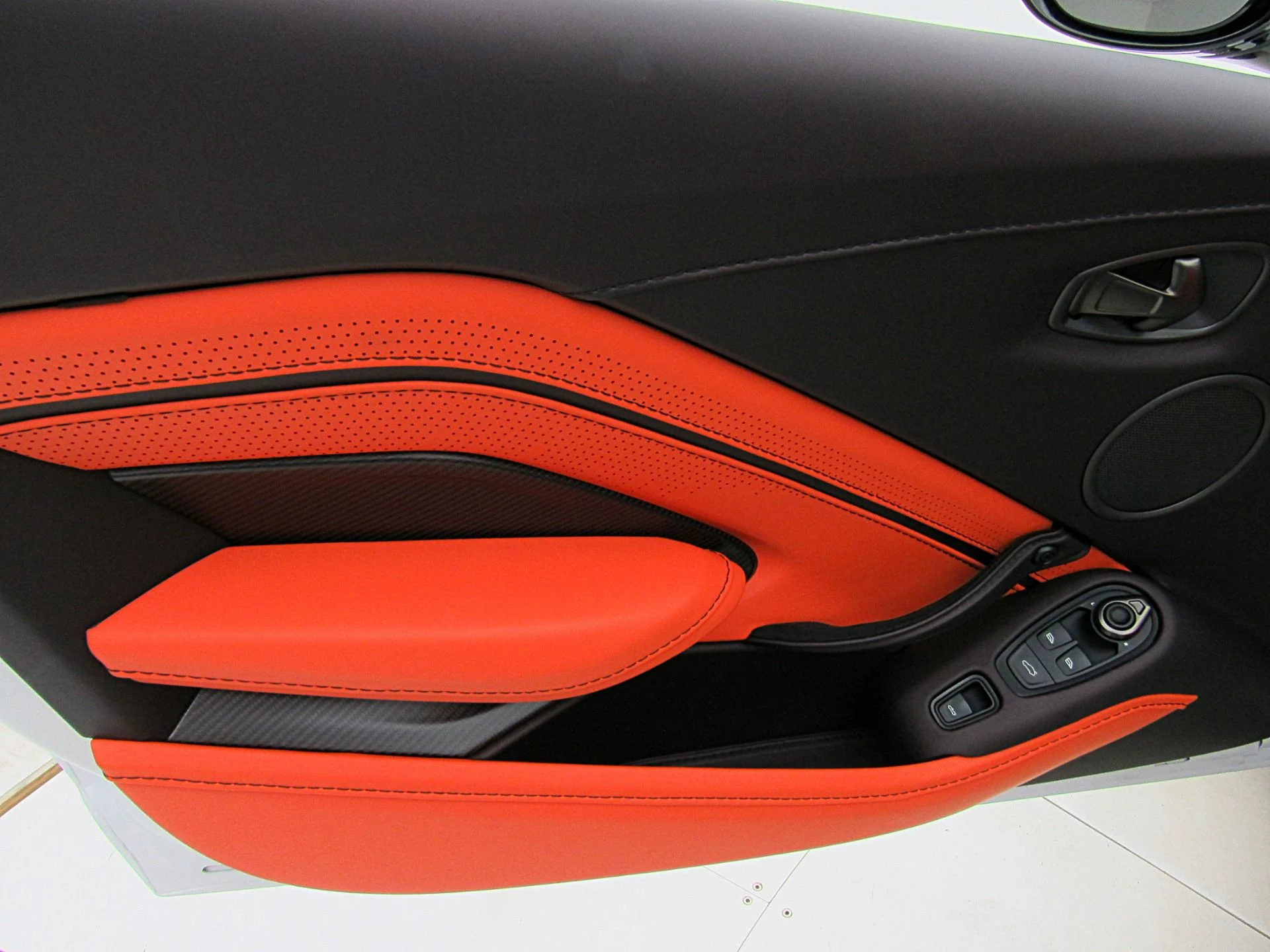 mph047_104356558_Used_2023_Aston_Martin_Vantage_Roadster_ba6bcddf41