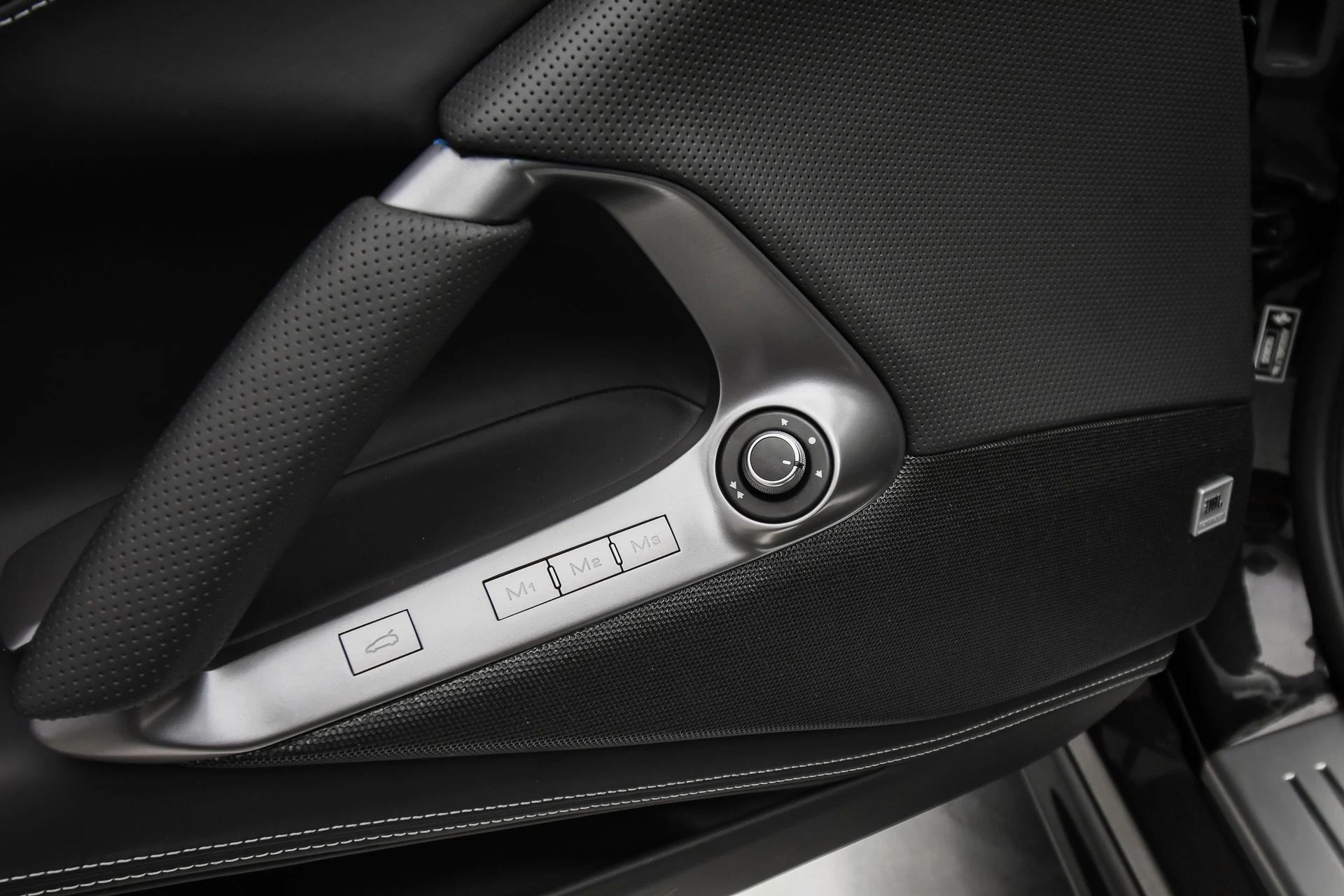 mph047_105390448_0791b6493fb2406caec54cbd537277dc_04418e5483