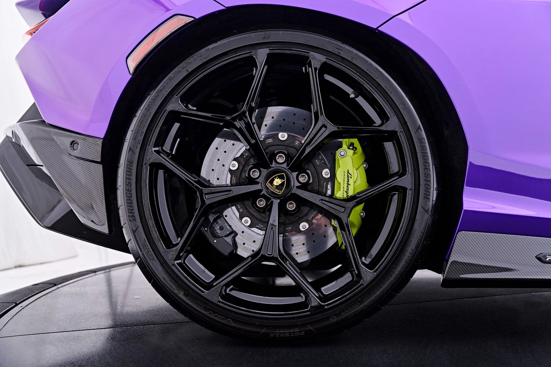 mph047_1057603375_Used_2025_Lamborghini_Revuelto_Base_1784242660_68b011c9da