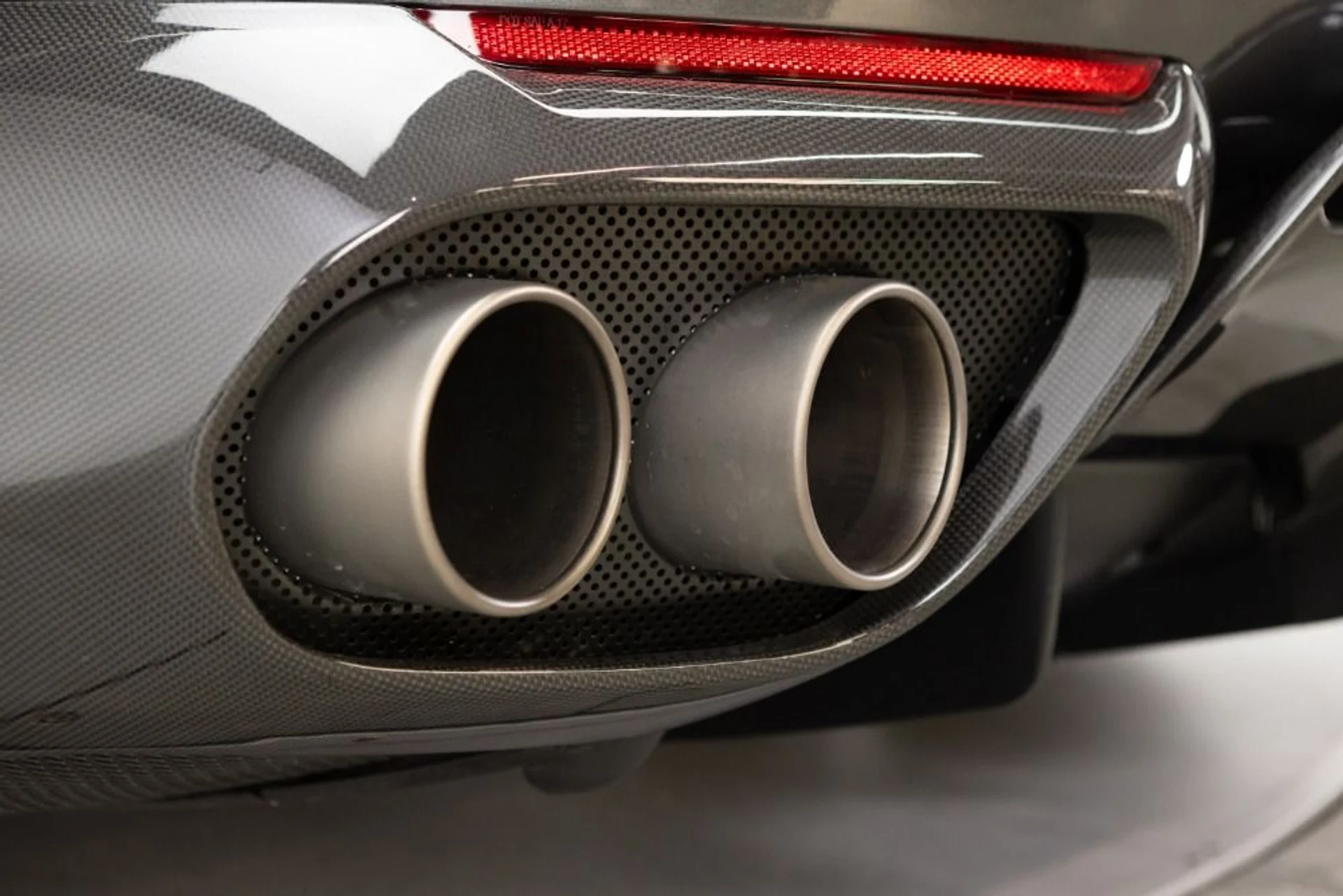 mph047_1059977711_Used_2023_Ferrari_812_GTS_99b71cf2da