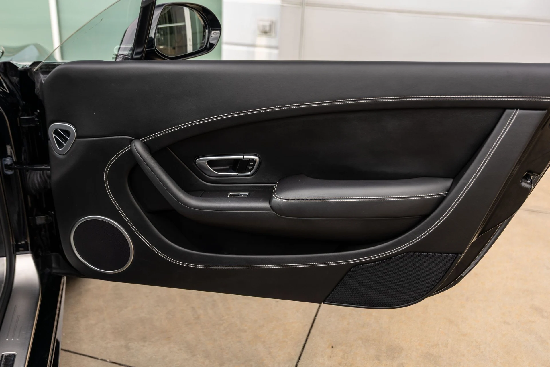 mph047_1070941579_Hi_Tech_Luxury_Imports_LLC_SCBFH_7_ZA_5_GC_055059_image_47_8106dcaddb