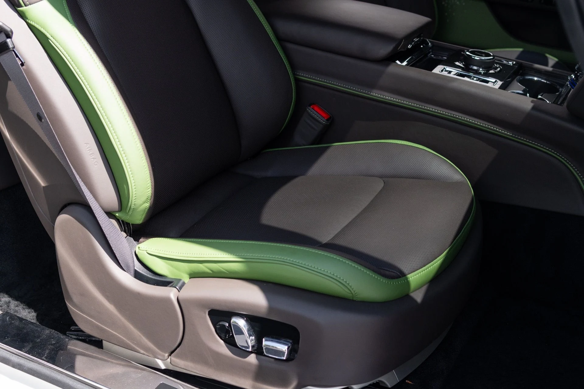 mph047_1075933028_Used_2024_Rolls_Royce_Spectre_1775023108_f6c0e2b76b