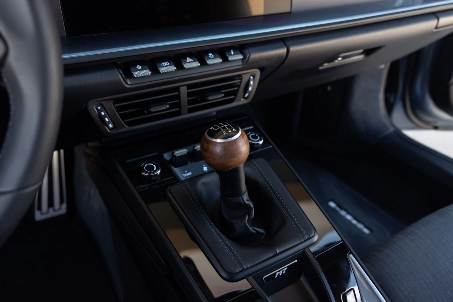 mph047_1076448115_Used_2025_Porsche_911_Carrera_T_1789434044_a650375364
