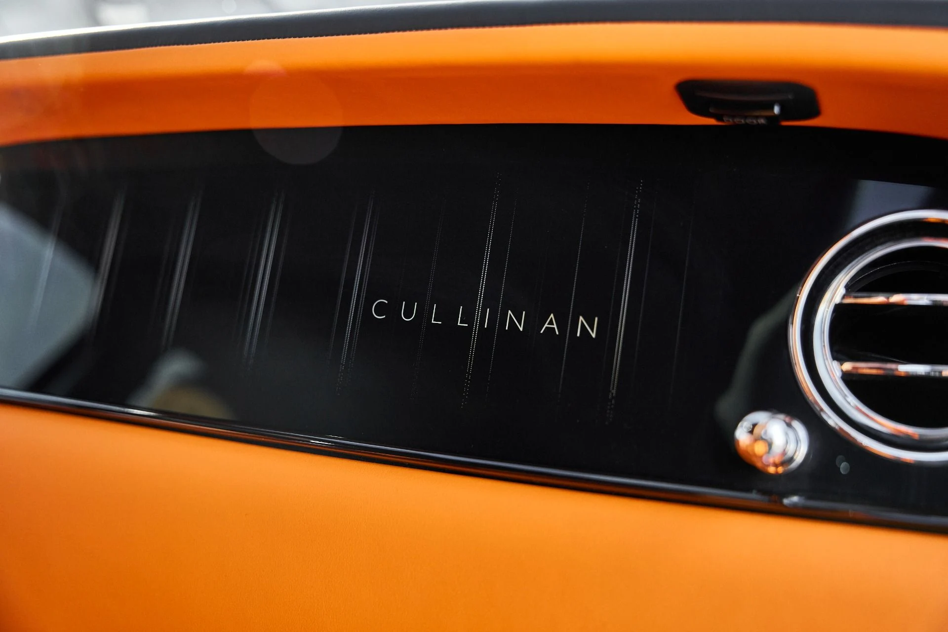 mph047_1082086628_Used_2025_Rolls_Royce_Cullinan_1766456670_e99e0900c3