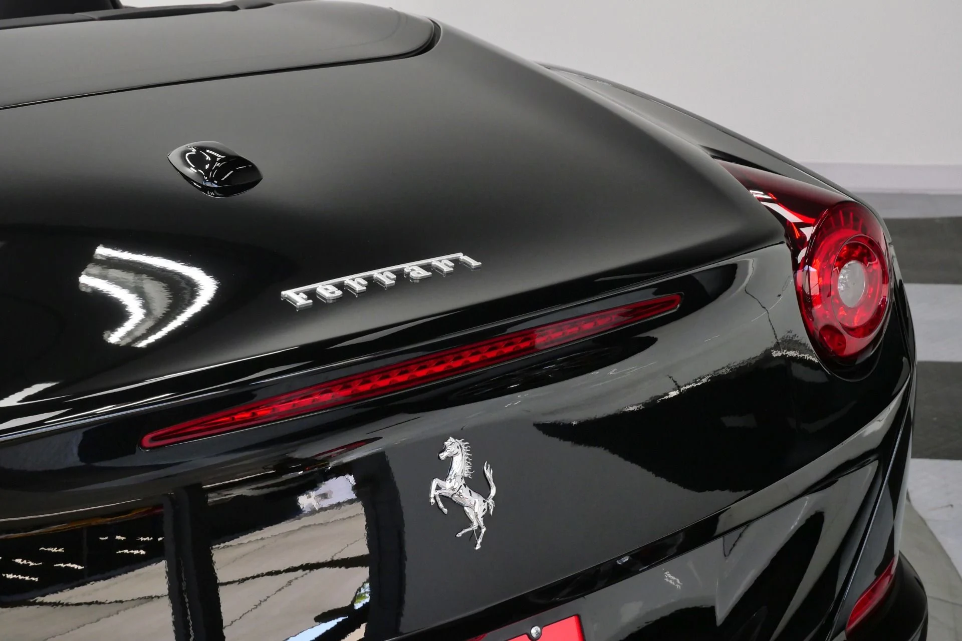 mph047_1094786252_Used_2015_Ferrari_California_T_Carbon_Fiber_Interior_Trim_Low_Miles_1778860408_567b4b60ba