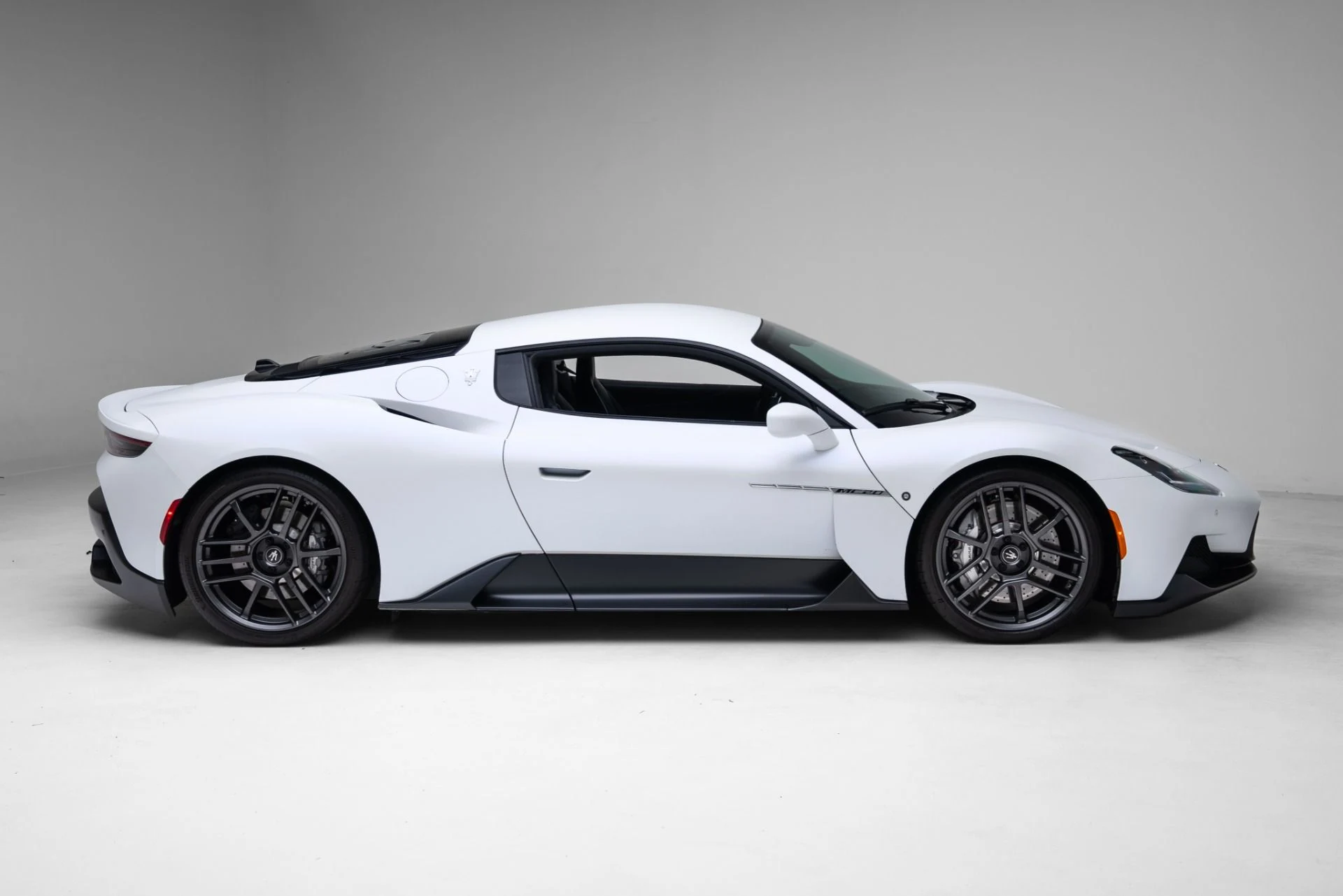 mph047_110668205_Used_2023_Maserati_MC_20_1771372792_ad45046439