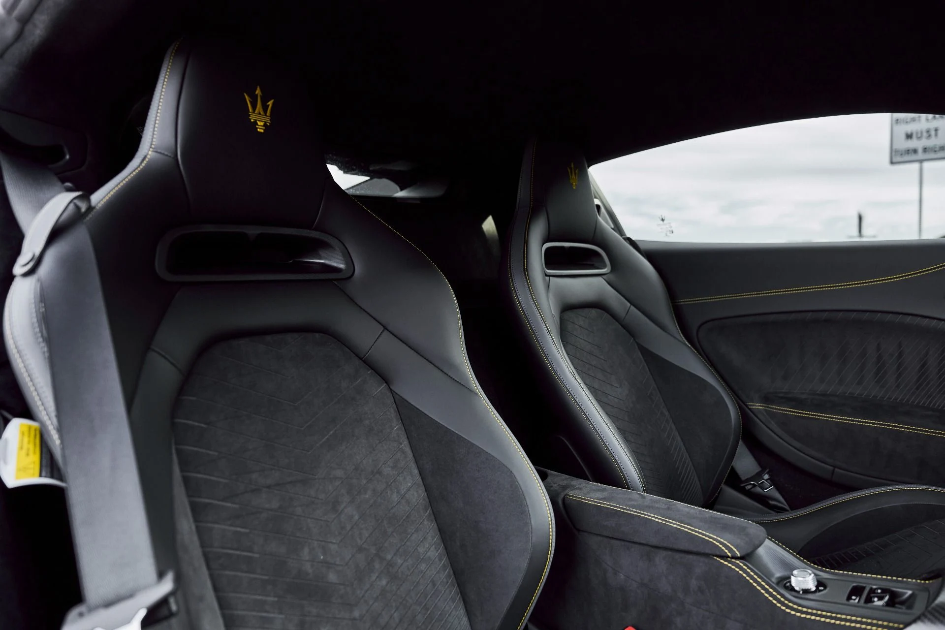 mph047_1112917_Used_2024_Maserati_MC_20_Base_1772679301_262760ec98