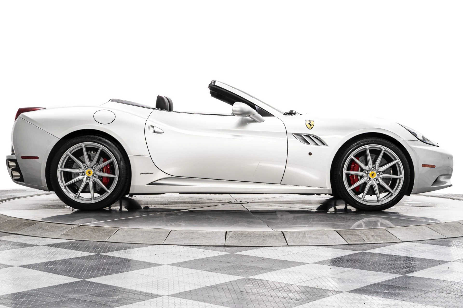 mph047_1115336344_Used_2013_Ferrari_California_1756329432_7b64375e80